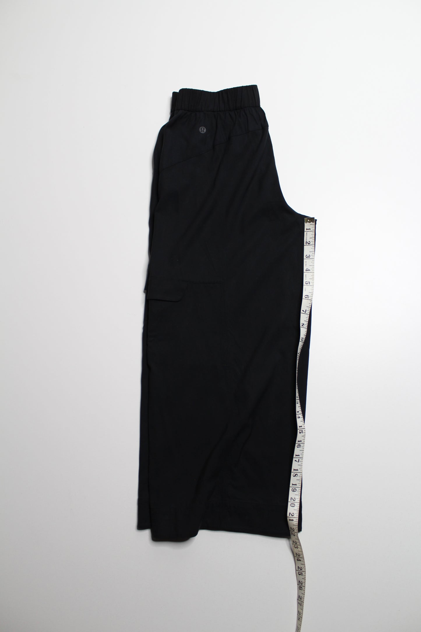 Lululemon black ‘metropolis maven high rise’ crop pant, size 6