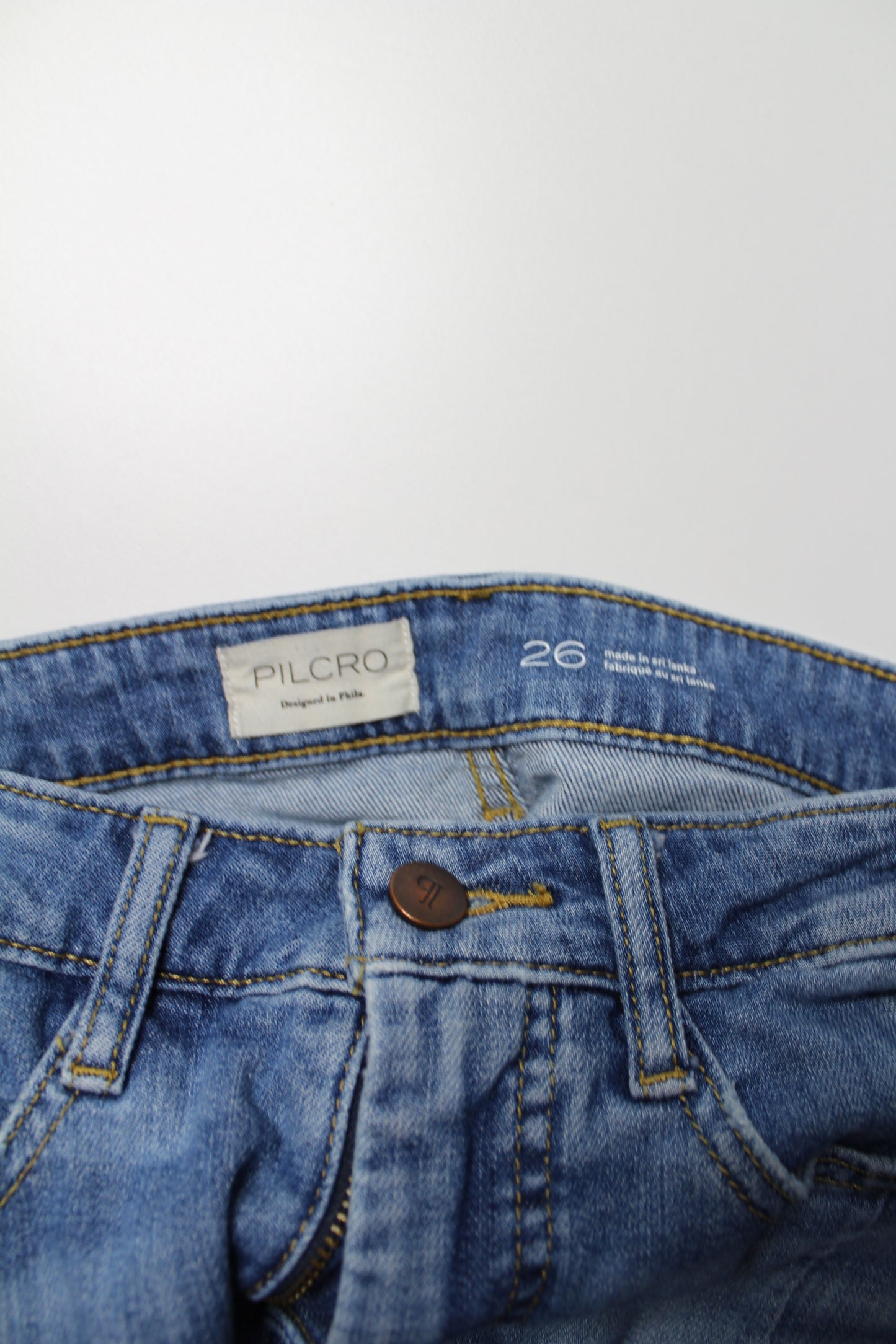 Anthropologie Pilcro wide leg barrel jeans, size 26