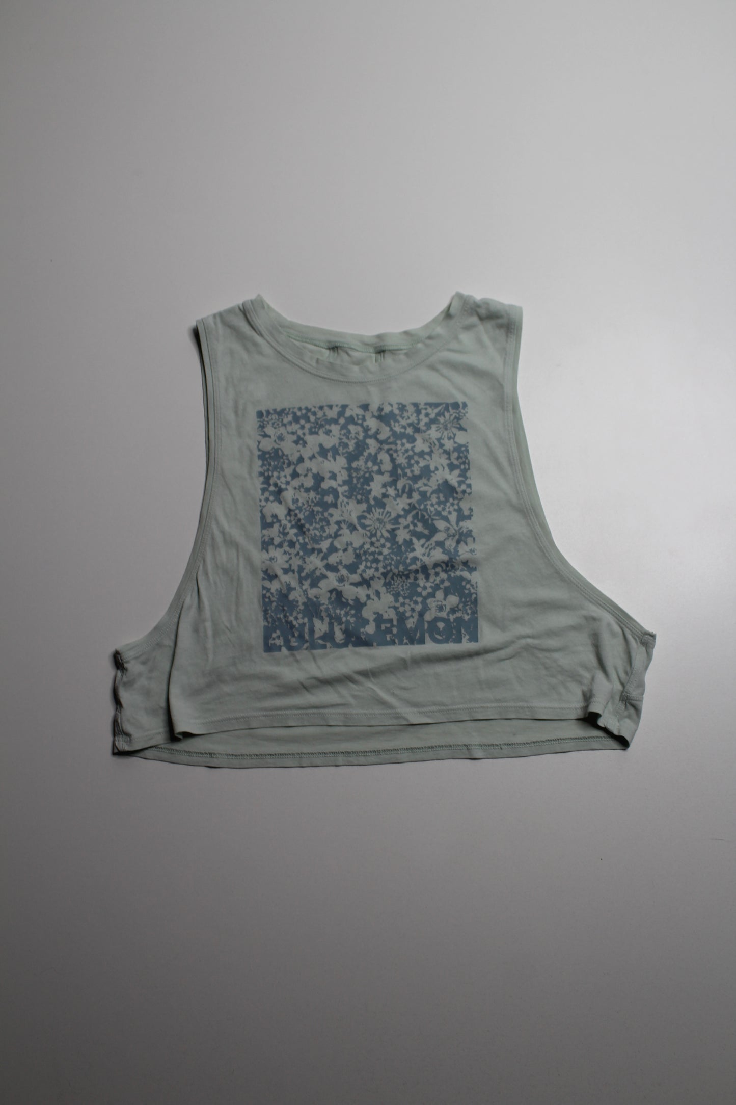 Lululemon cotton tank, no size. Fits like 6 (oversized) *flaw