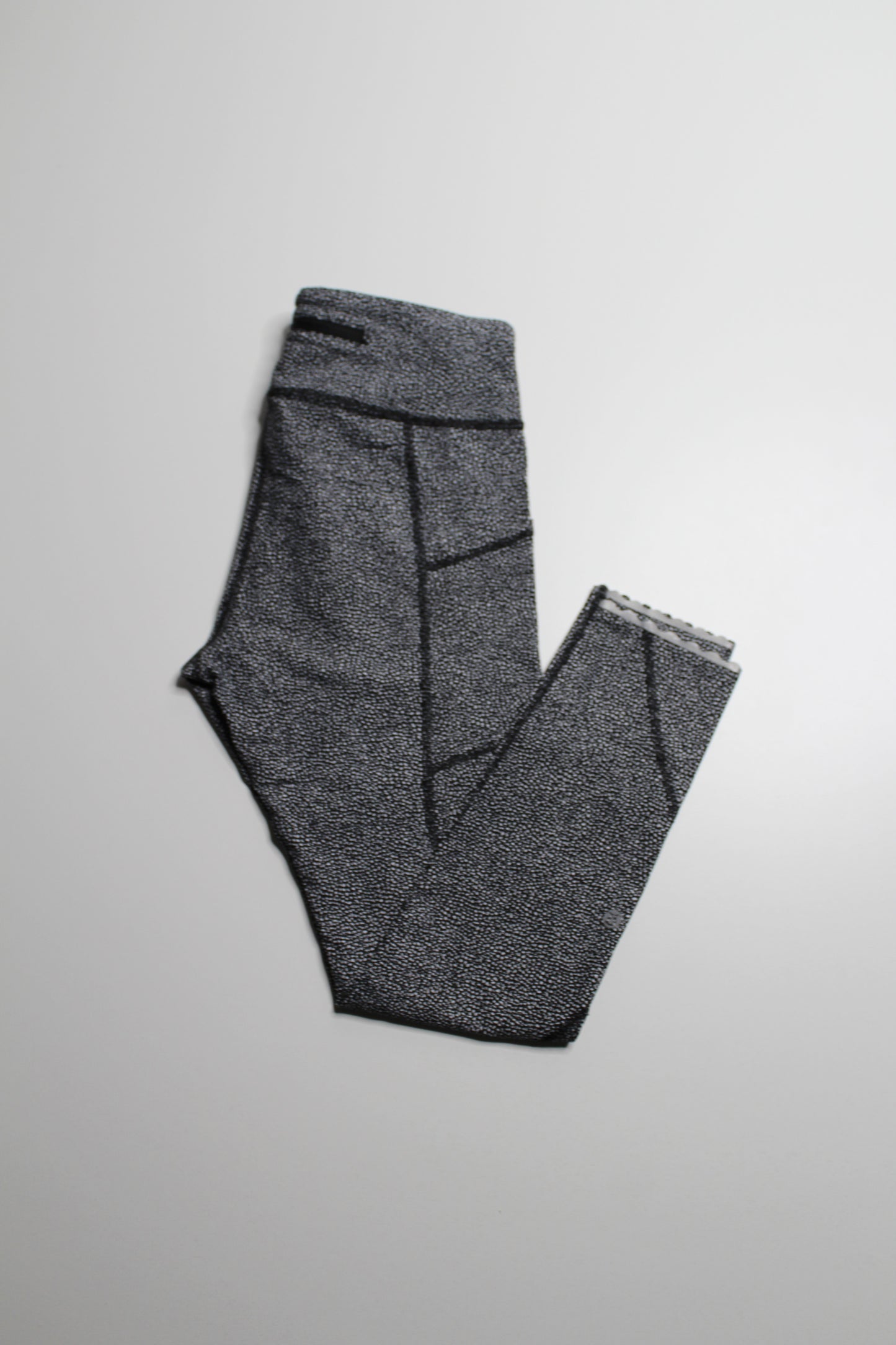 Lululemon chakra print alpine white black ‘tight stuff’ tights size 8 *full on luxtreme