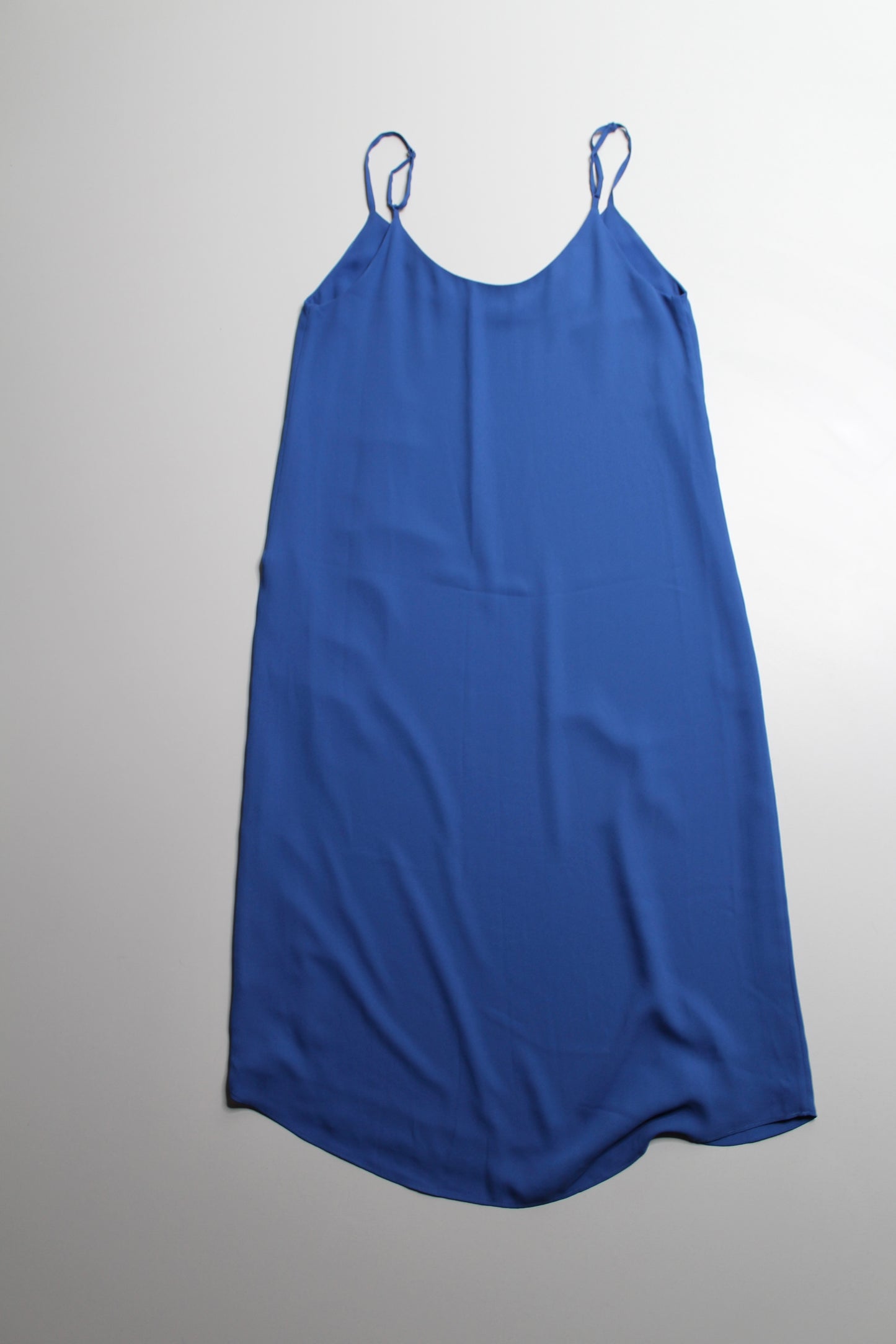 Aritzia Wilfred blue v neck midi dress, size xsmall (relaxed fit)