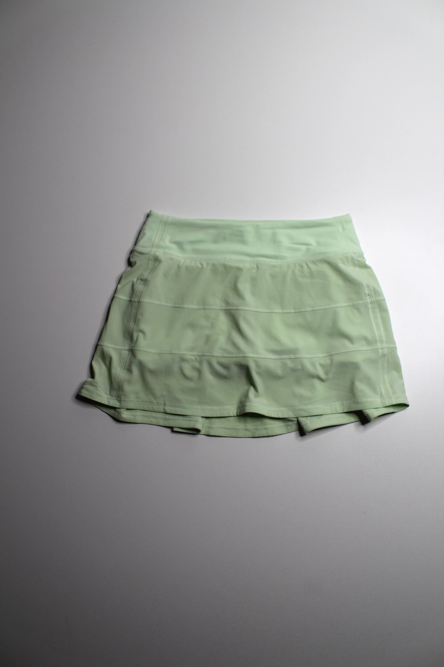 Lululemon light green ‘pace rival’ skirt, size 4 *regular length
