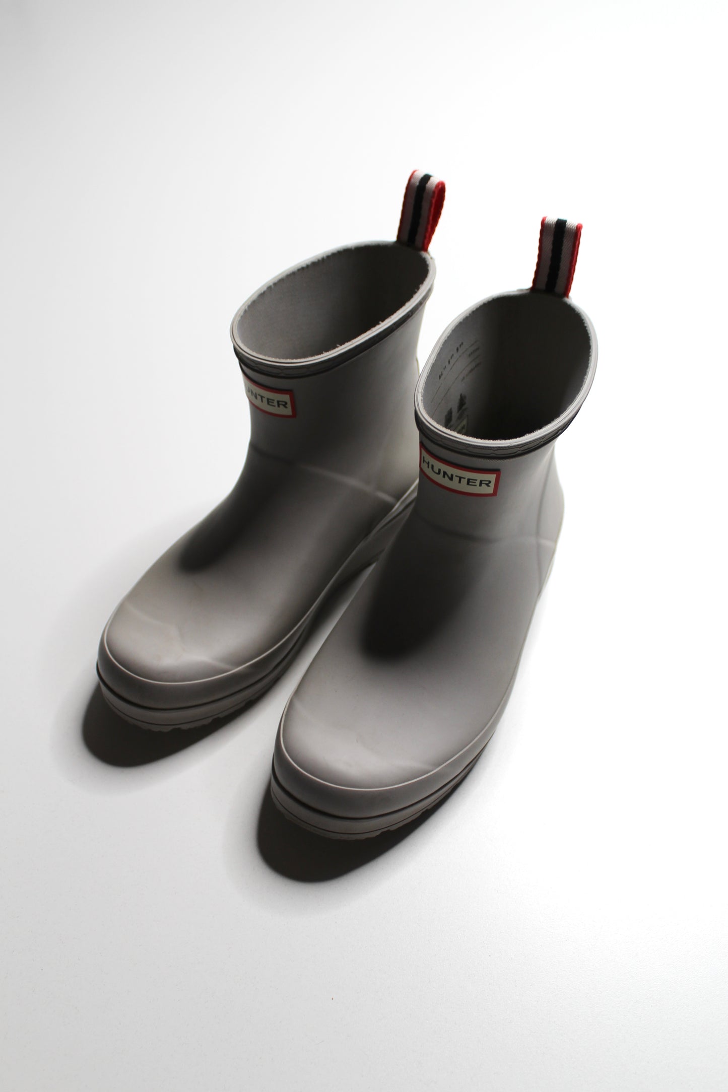 Hunter matte light grey ‘short play’ rain boot, size 39 (size 8)