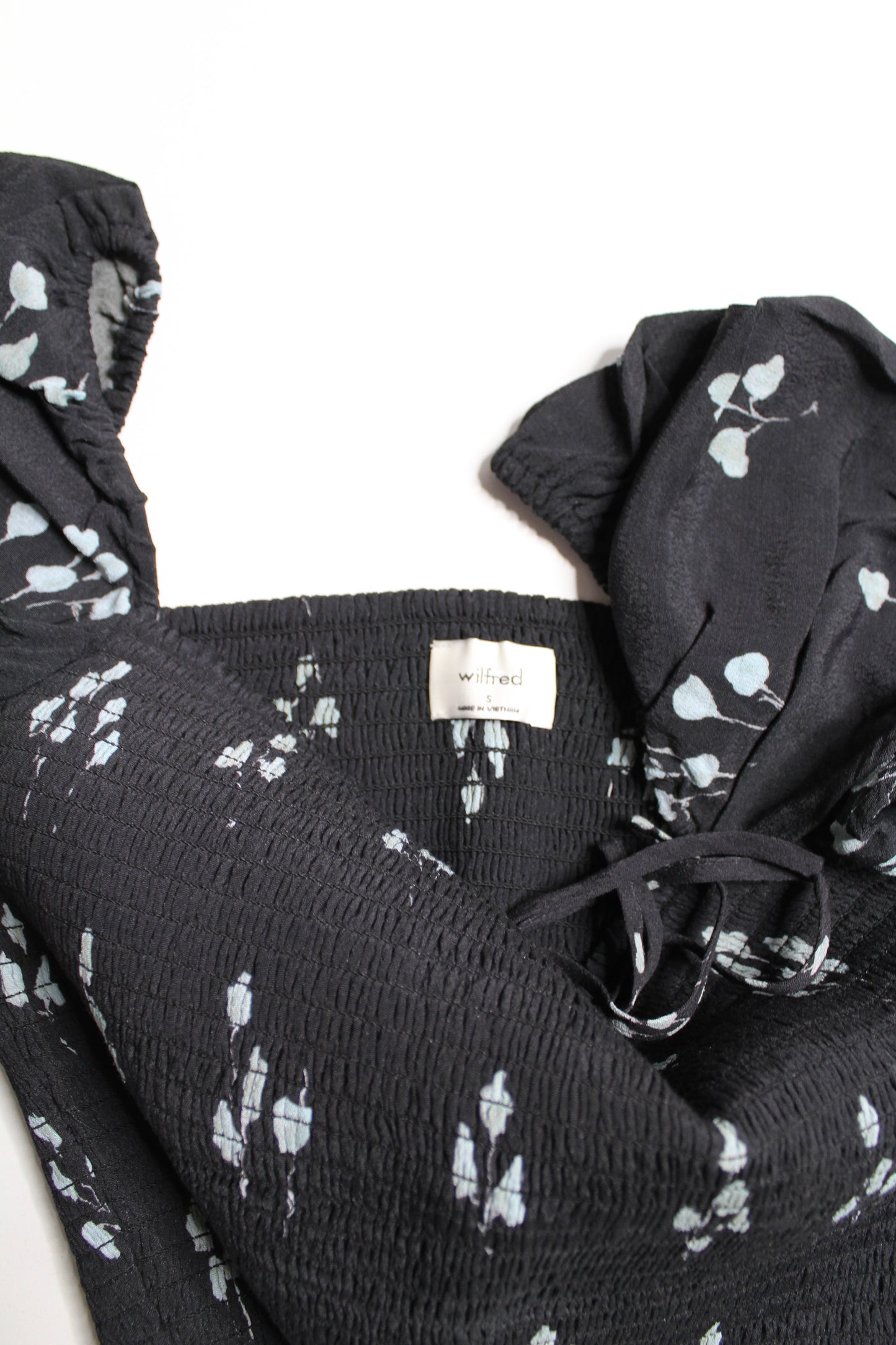 Aritzia Wilfred black floral smocked cropped puff short sleeve blouse, size small