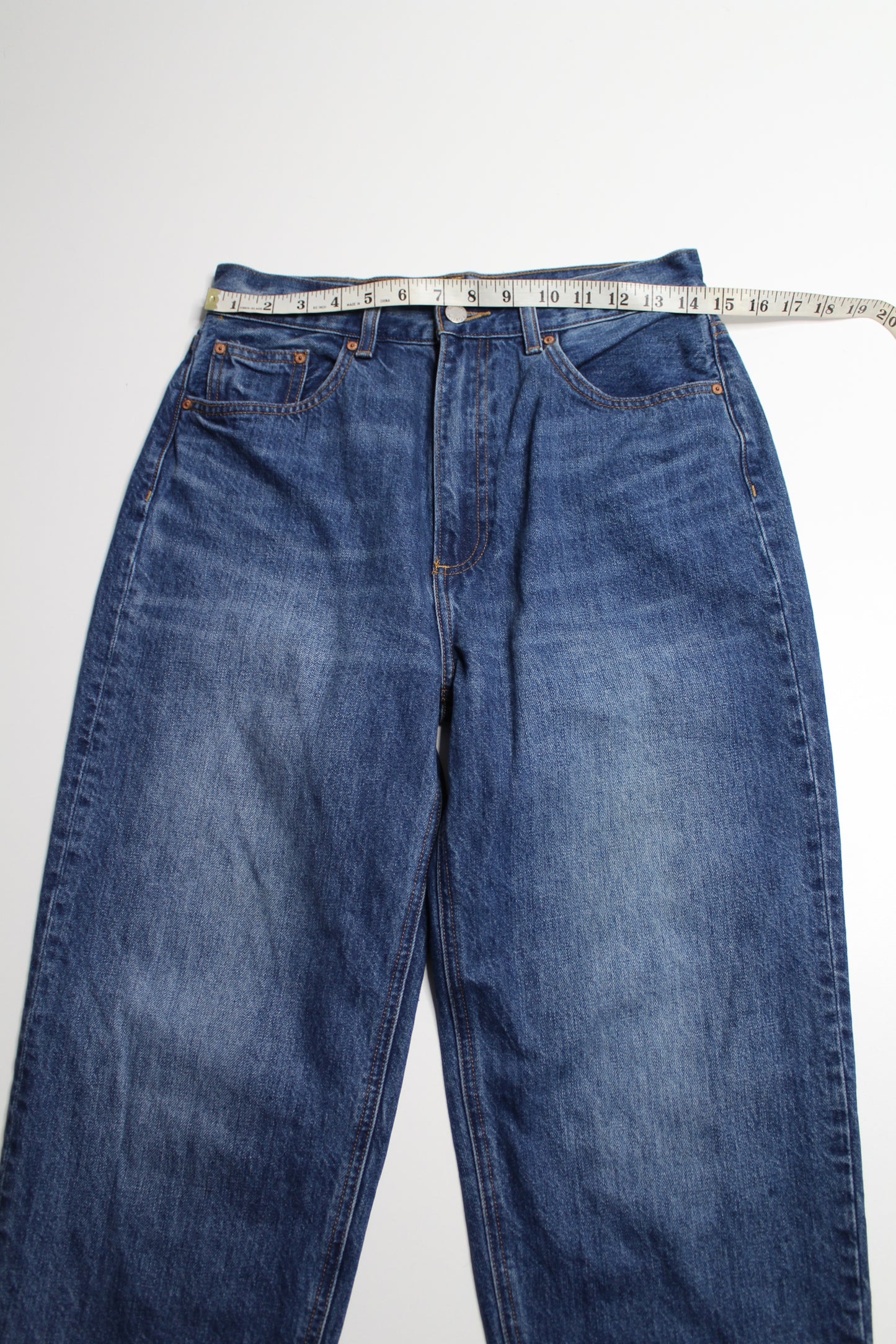 Aritzia Denim Forum high rise ‘Gia carrot’ jean, no size. Fits like 28 (28L)
