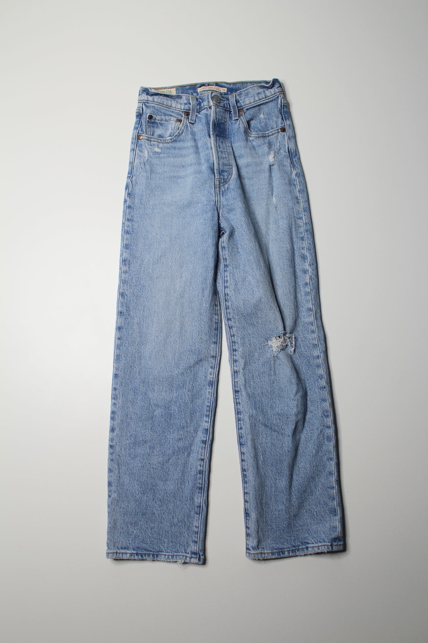 Levis ‘ribcage straight ankle’ jeans, size 24 (26”)