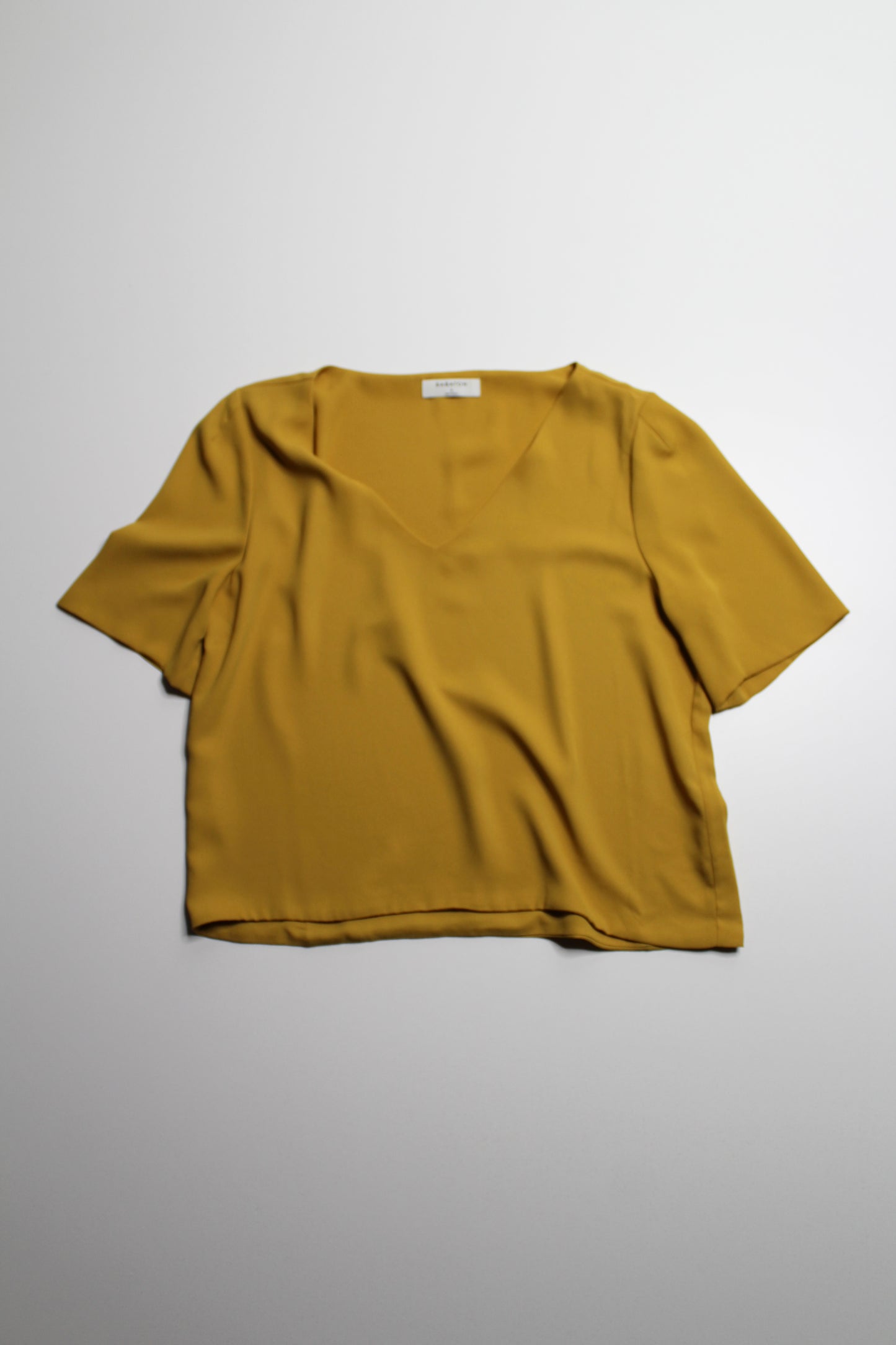 Aritzia Babaton yellow ‘randy’ short sleeve blouse, size small