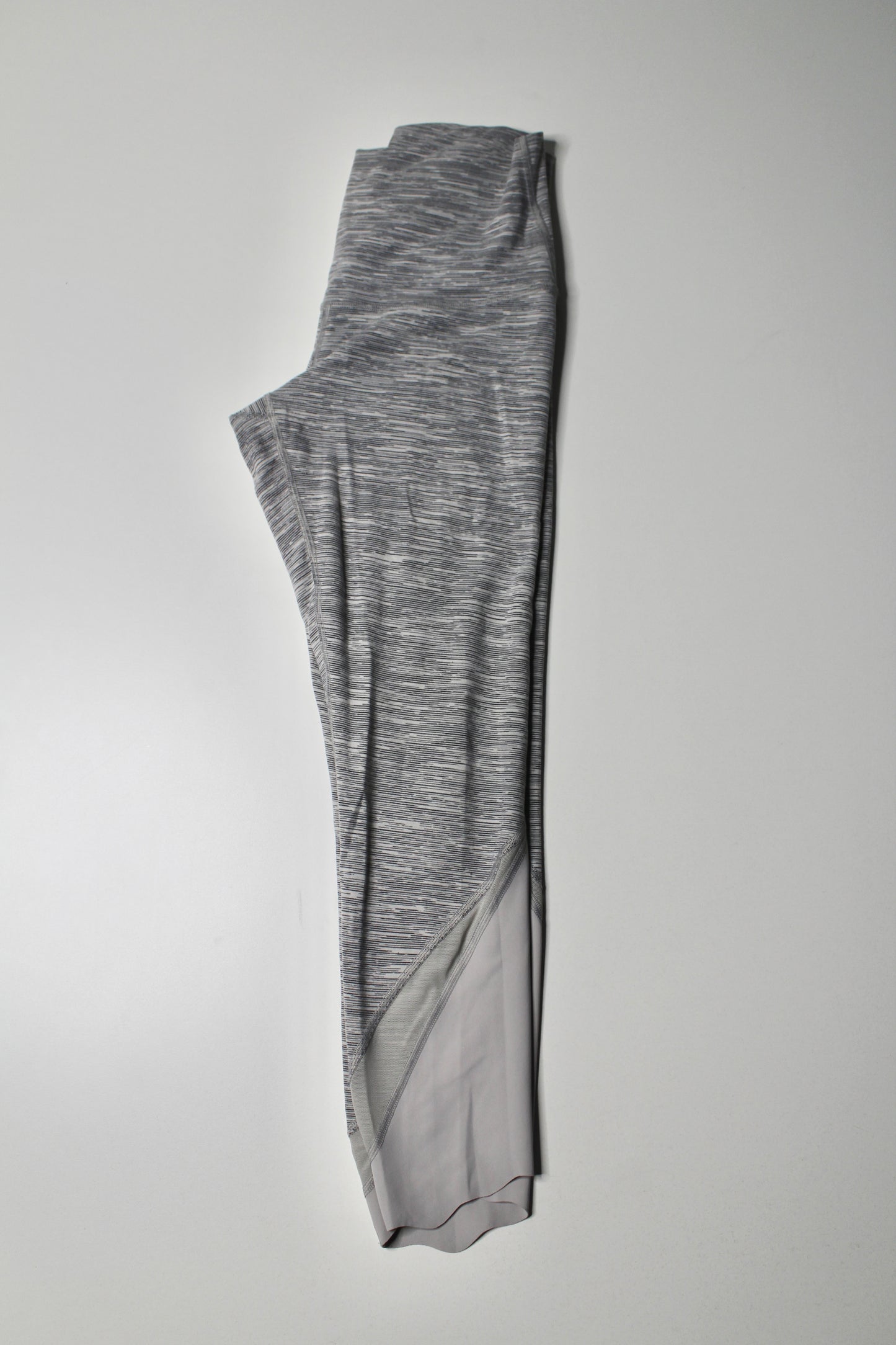 Lululemon wee stripe scallop hem ‘wunder under’ crop leggings, no size. Fits like 6