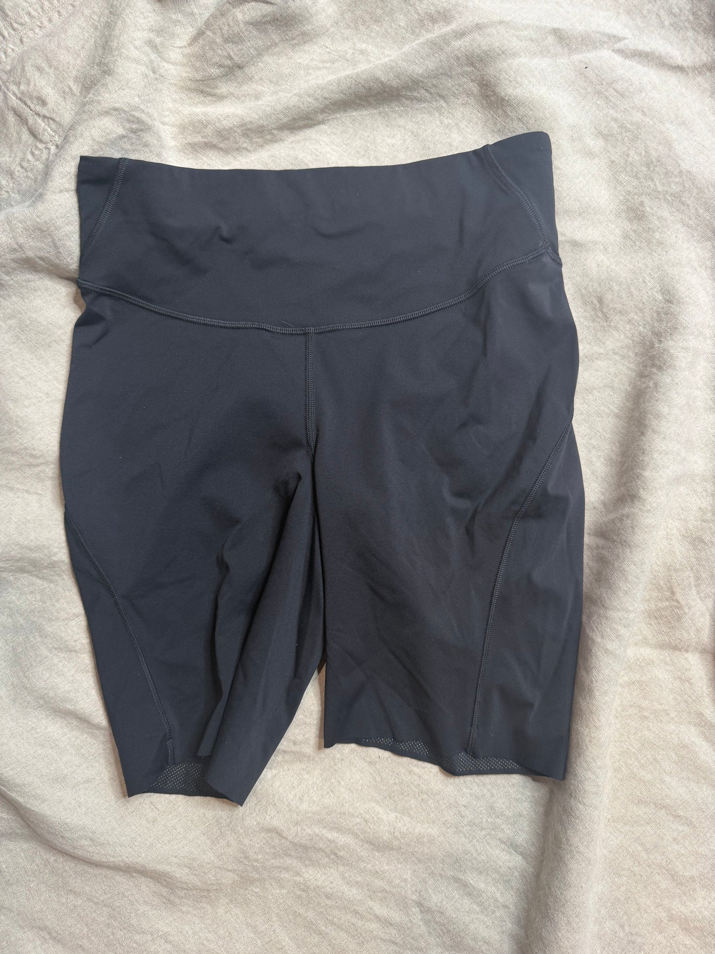 Lululemon black ‘base pace’ high rise shorts, size 8