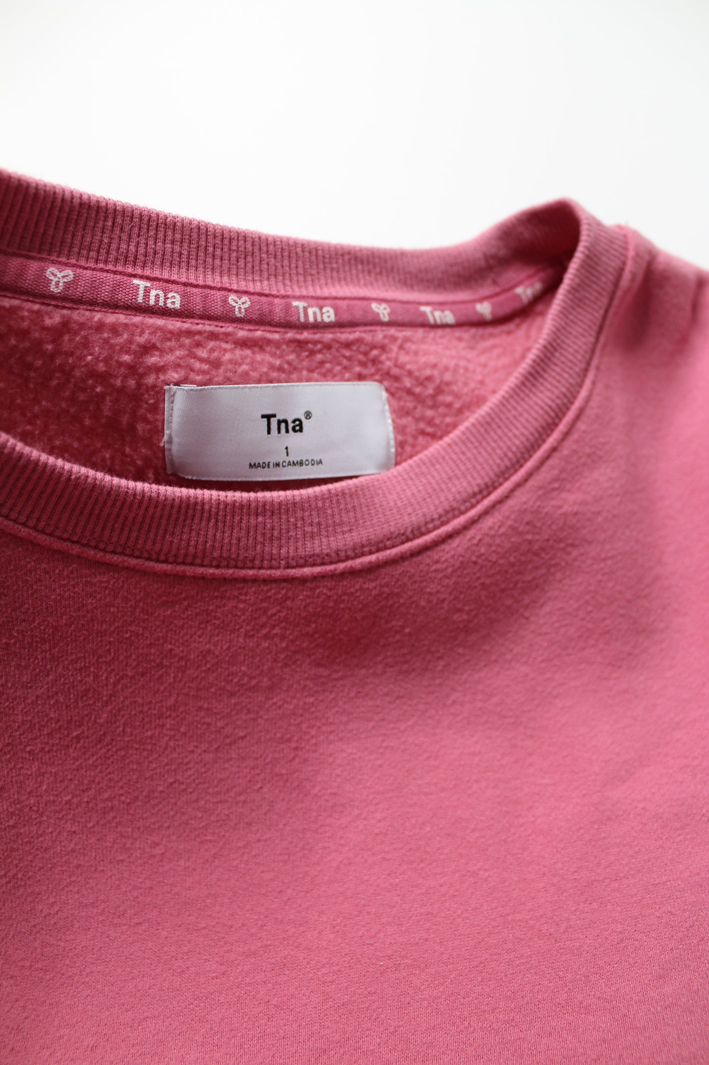 Aritzia TNA pink boyfriend cropped oversized sweater, size 1 (oversized fit) (fits small/medium)