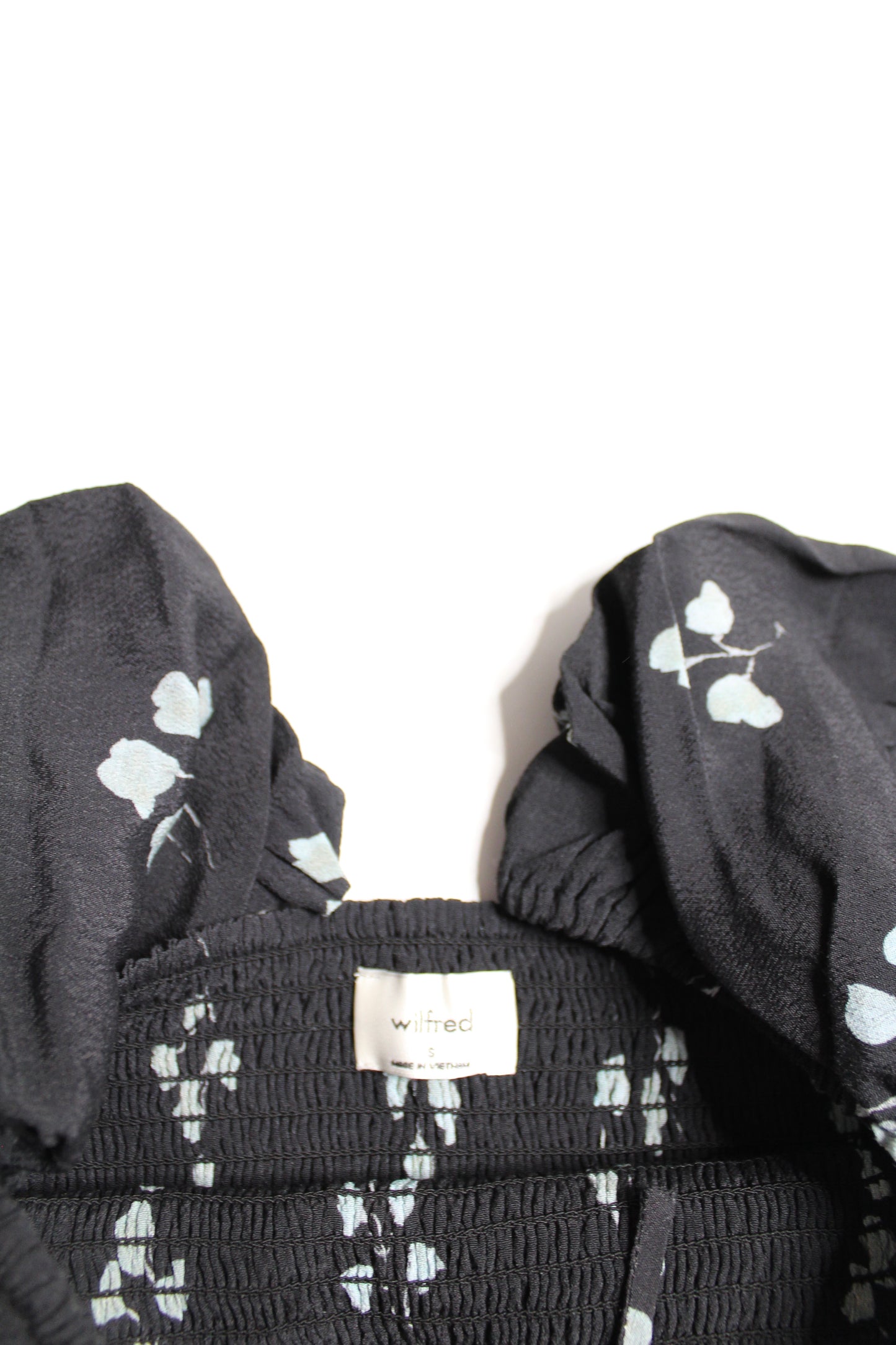 Aritzia Wilfred black floral smocked cropped puff short sleeve blouse, size small