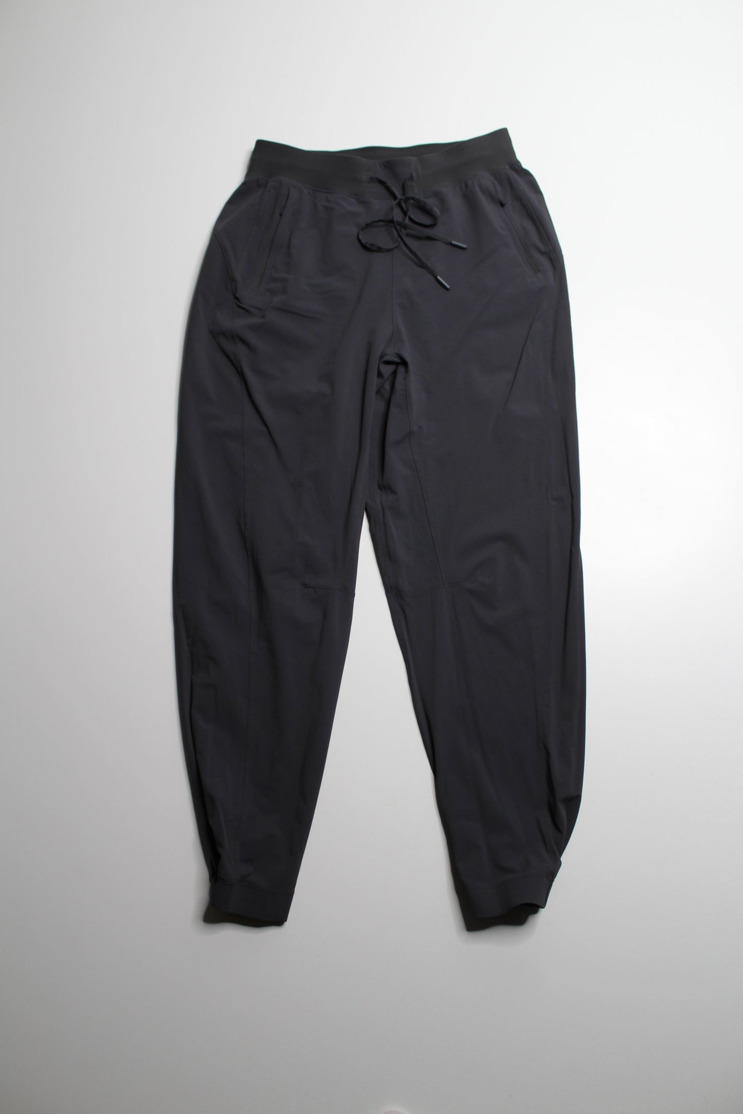 Lululemon graphite grey ‘licence to train’ jogger, size 8
