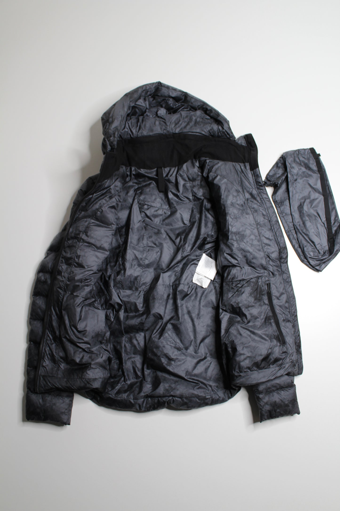 Lululemon diamond dye pack it down puffer jacket, size 4 (detachable hood)