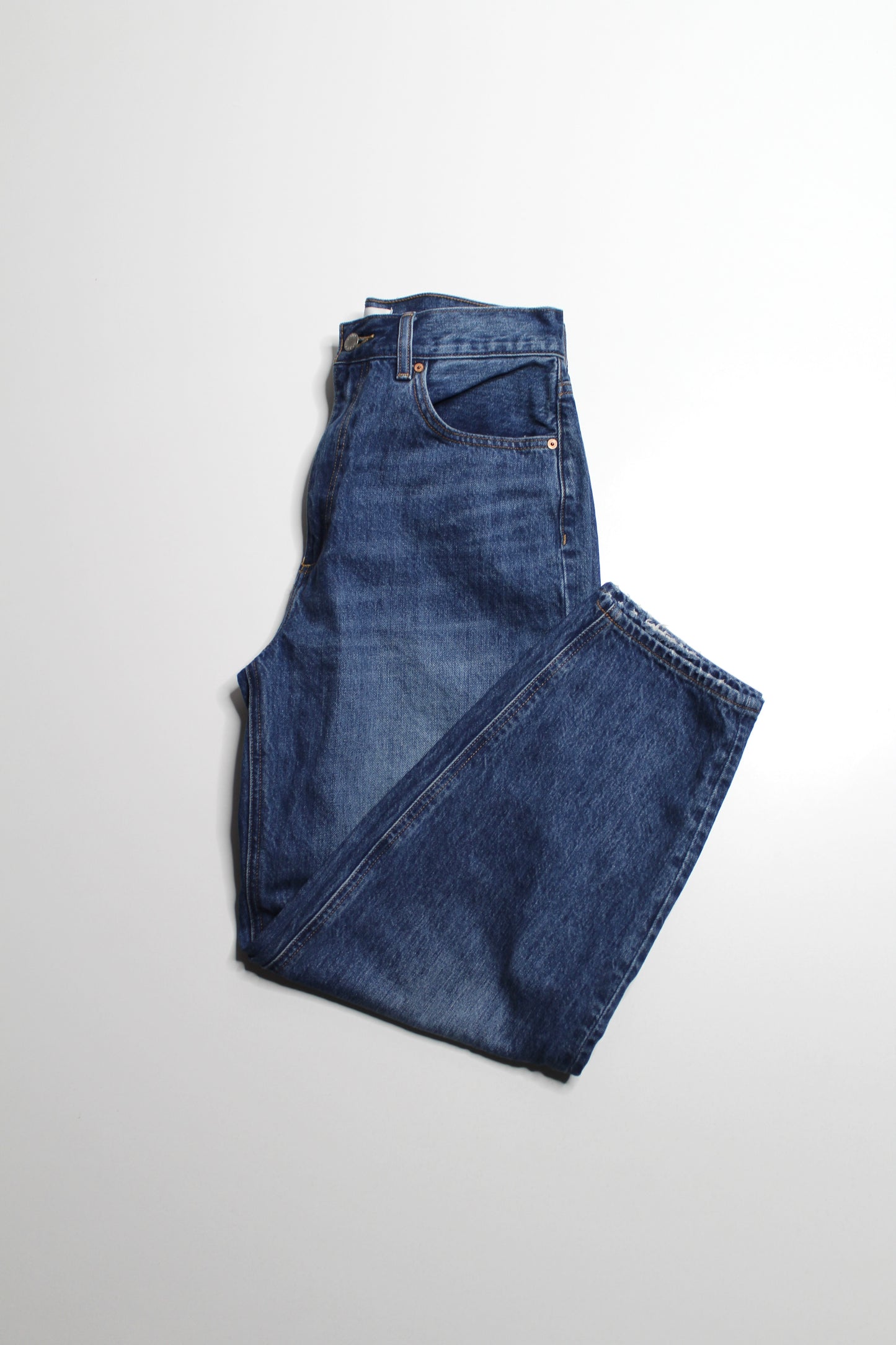 Aritzia Denim Forum high rise ‘Gia carrot’ jean, no size. Fits like 28 (28L)