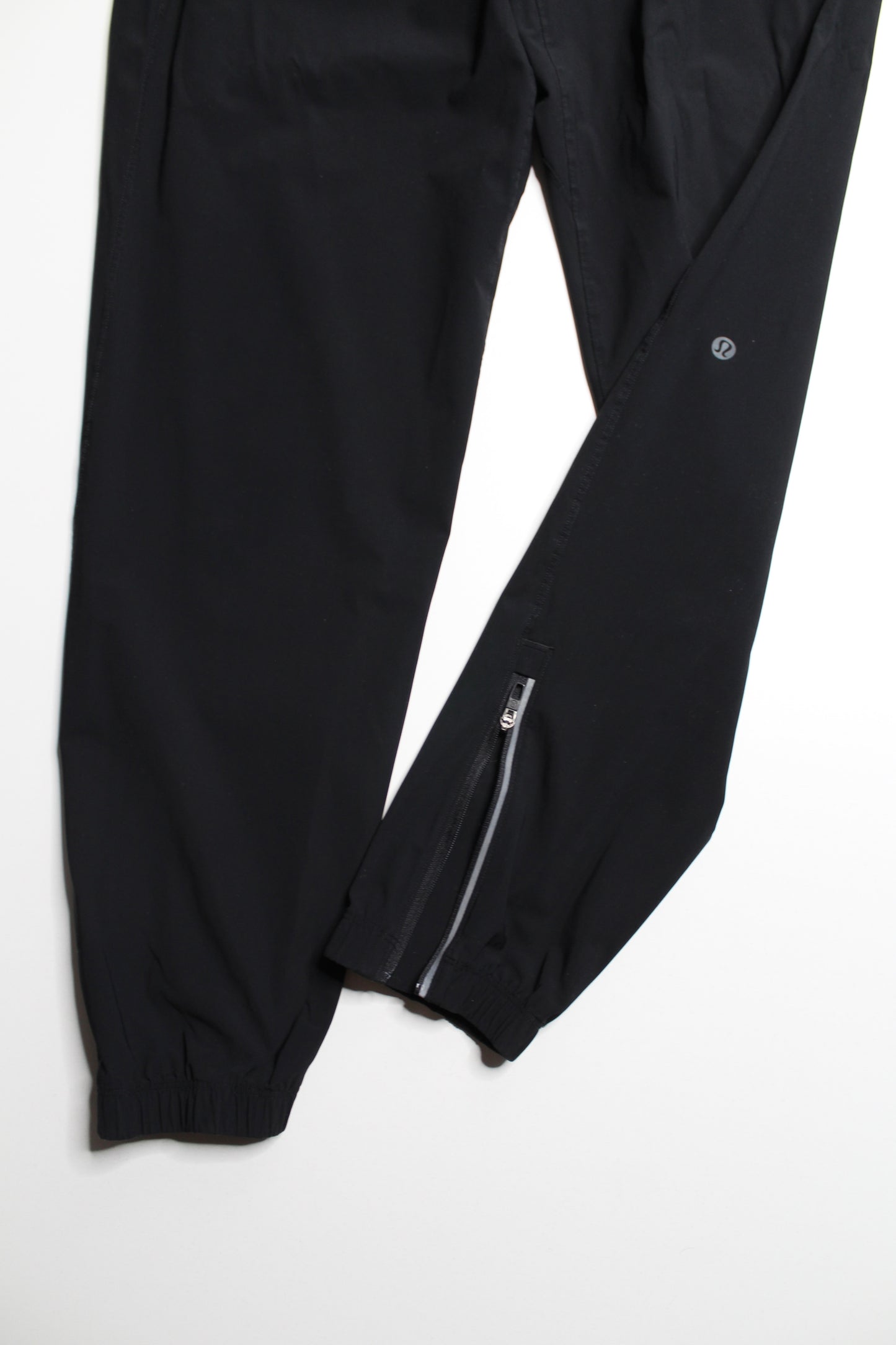 Mens Lululemon black ‘surge’ jogger, size medium