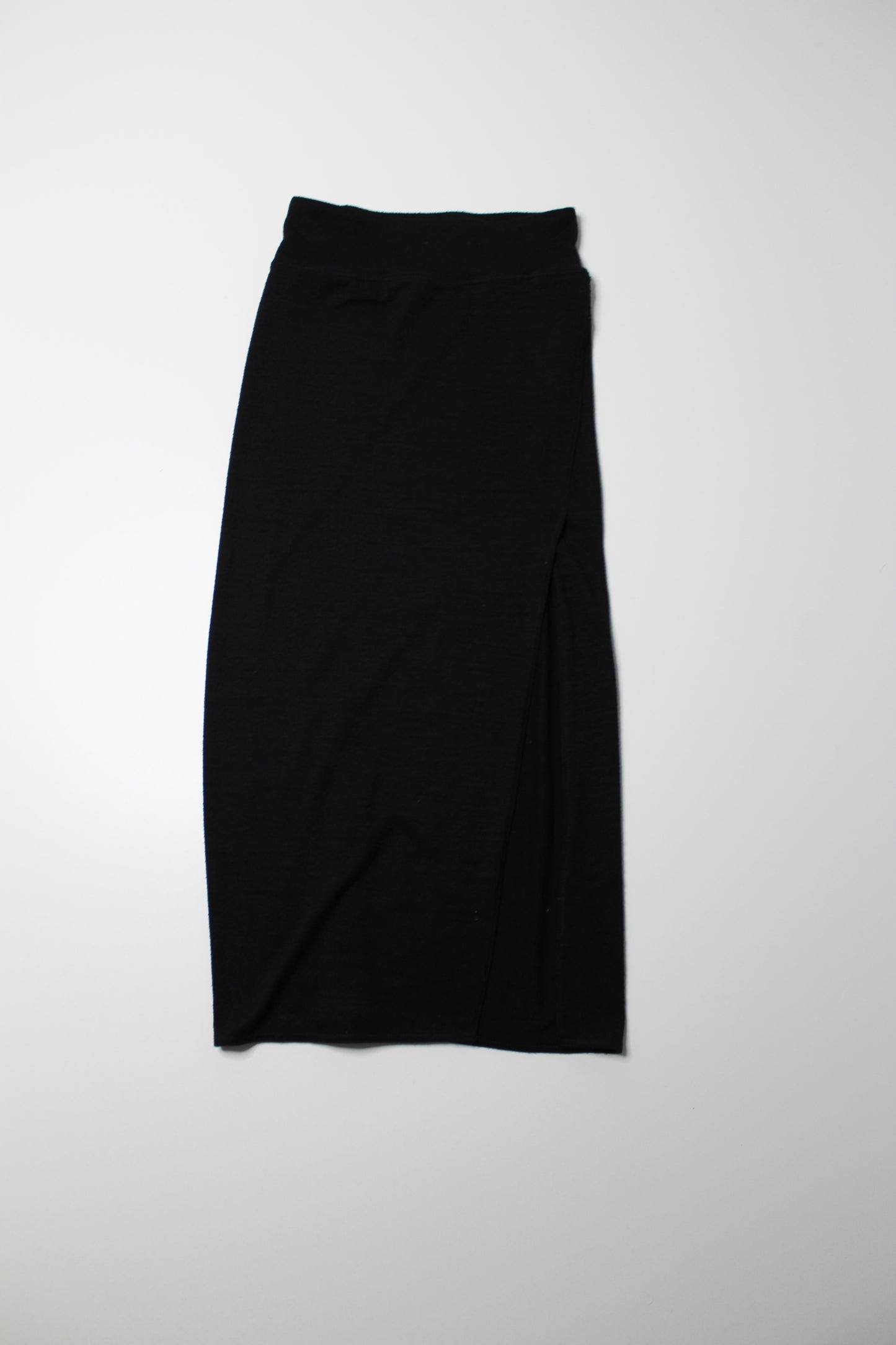 Aritzia Wilfred Free black front slit midi skirt, size xs