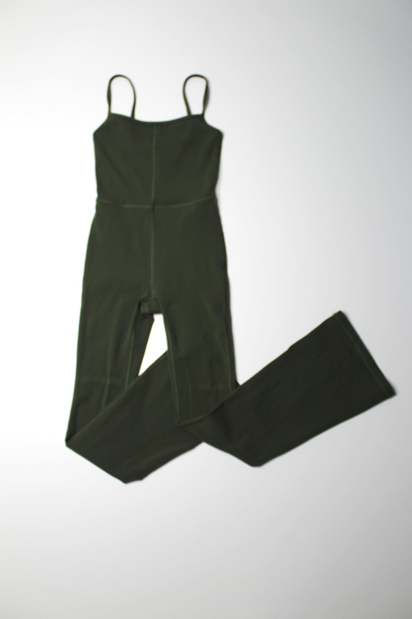 Aritzia Wilfred Free green ‘divinity kick flare’ jumpsuit, size xxs