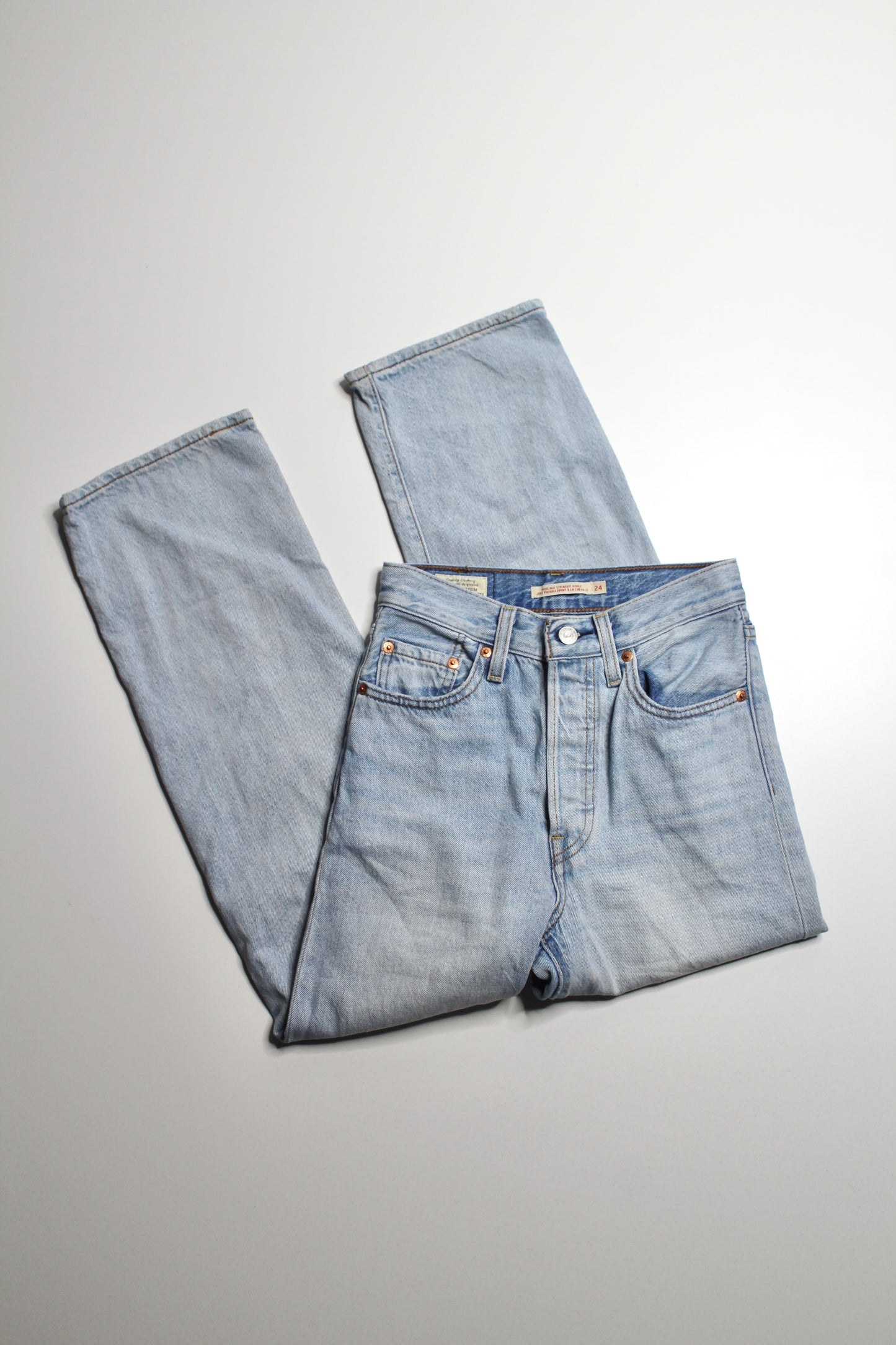 Levis ‘ribcage straight ankle’ jeans, size 24 (26”)