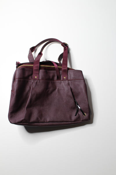 Lululemon bordeaux drama ‘om the day’ gym/weekend bag