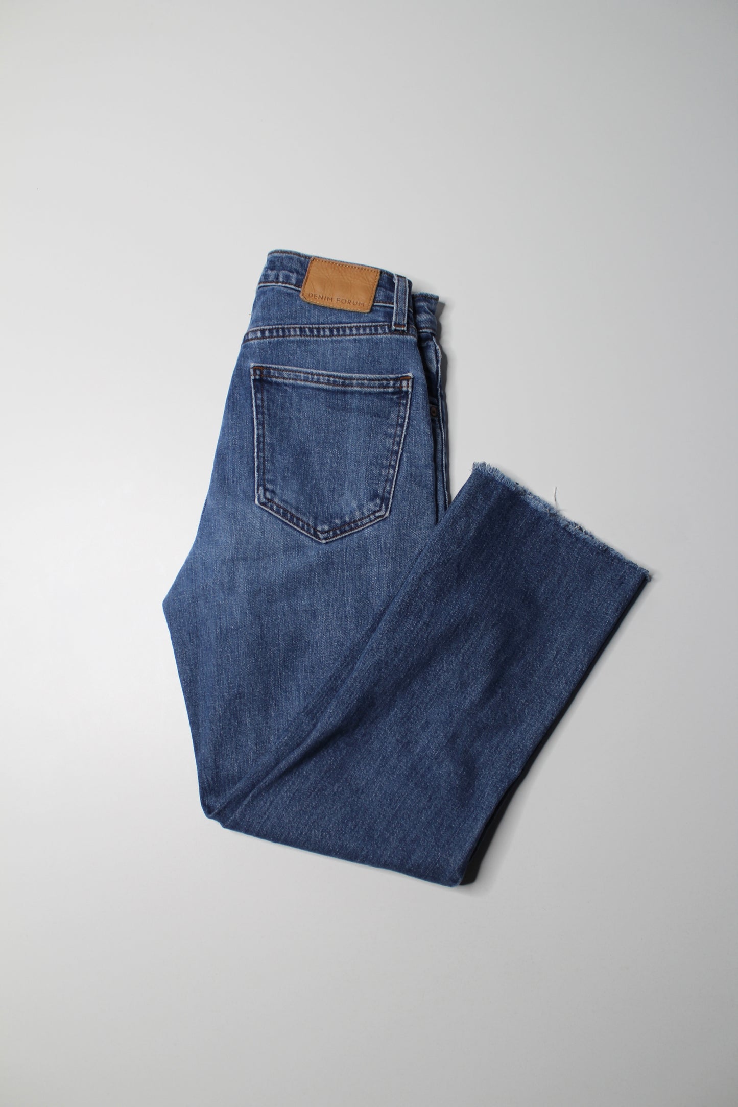 Aritzia Denim Forum ‘arlo’ high rise straight leg jeans, size 24 (28L)