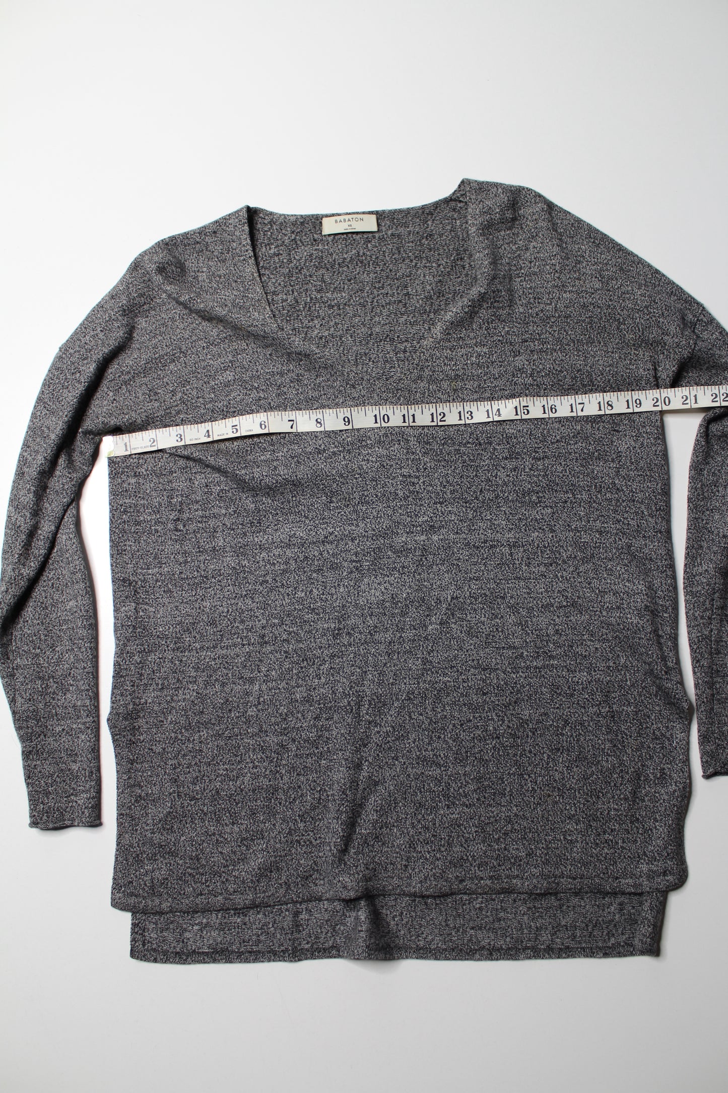 Aritzia babaton v neck ‘Erin’ long sleeve, size xs (oversized fit)