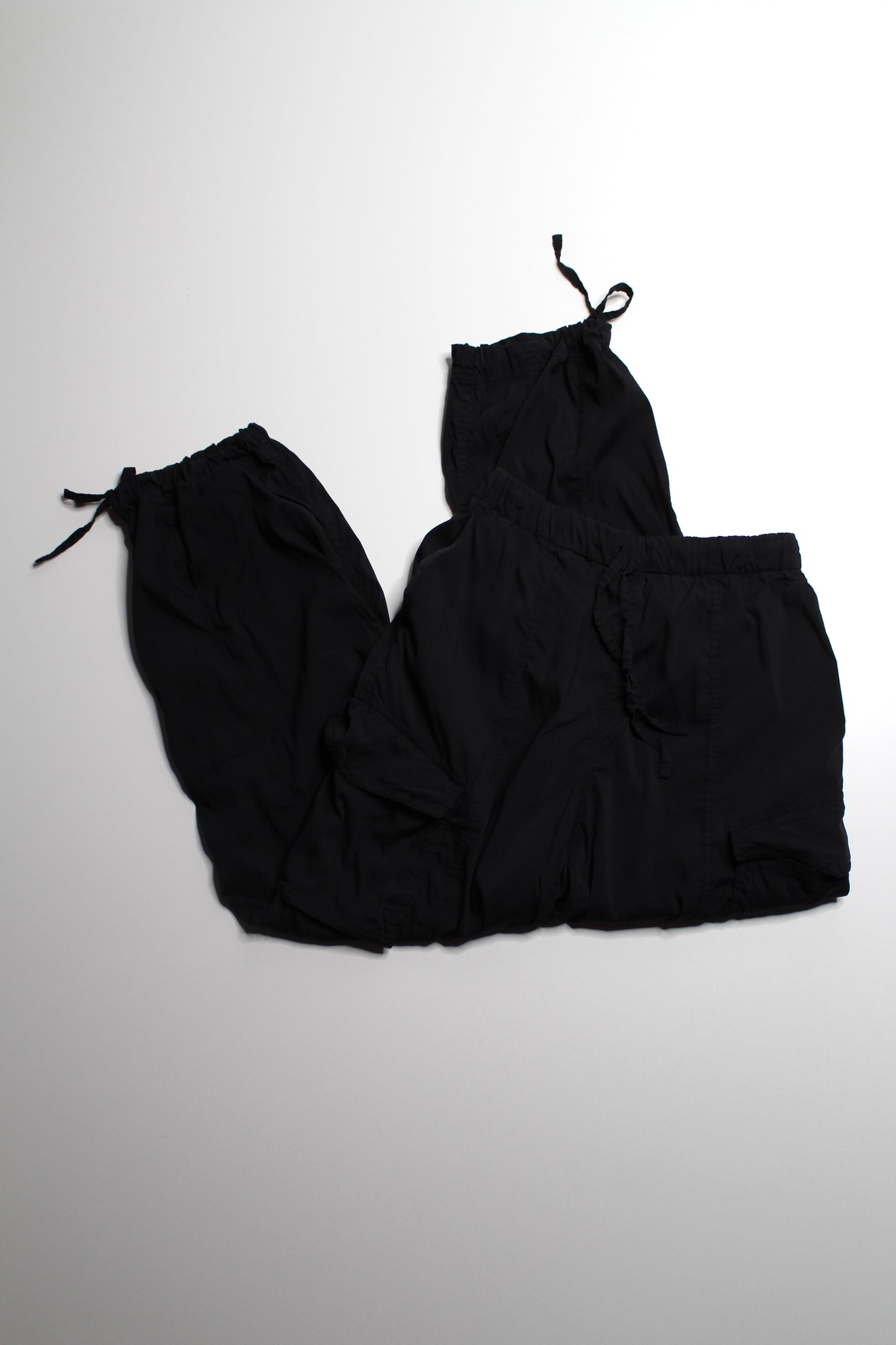 Lululemon black wide leg cargo pant, size xs (oversized fit) (additional 50% off at checkout)
