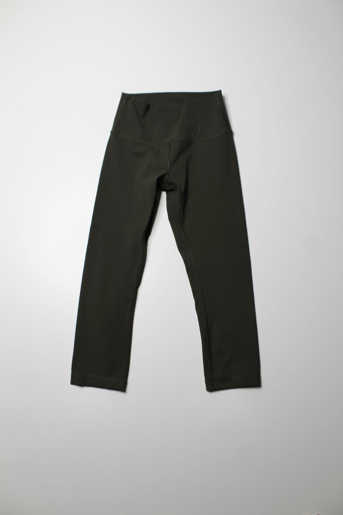 Lululemon dark olive wunder under crop legging, size 6 (21”) *luxtreme