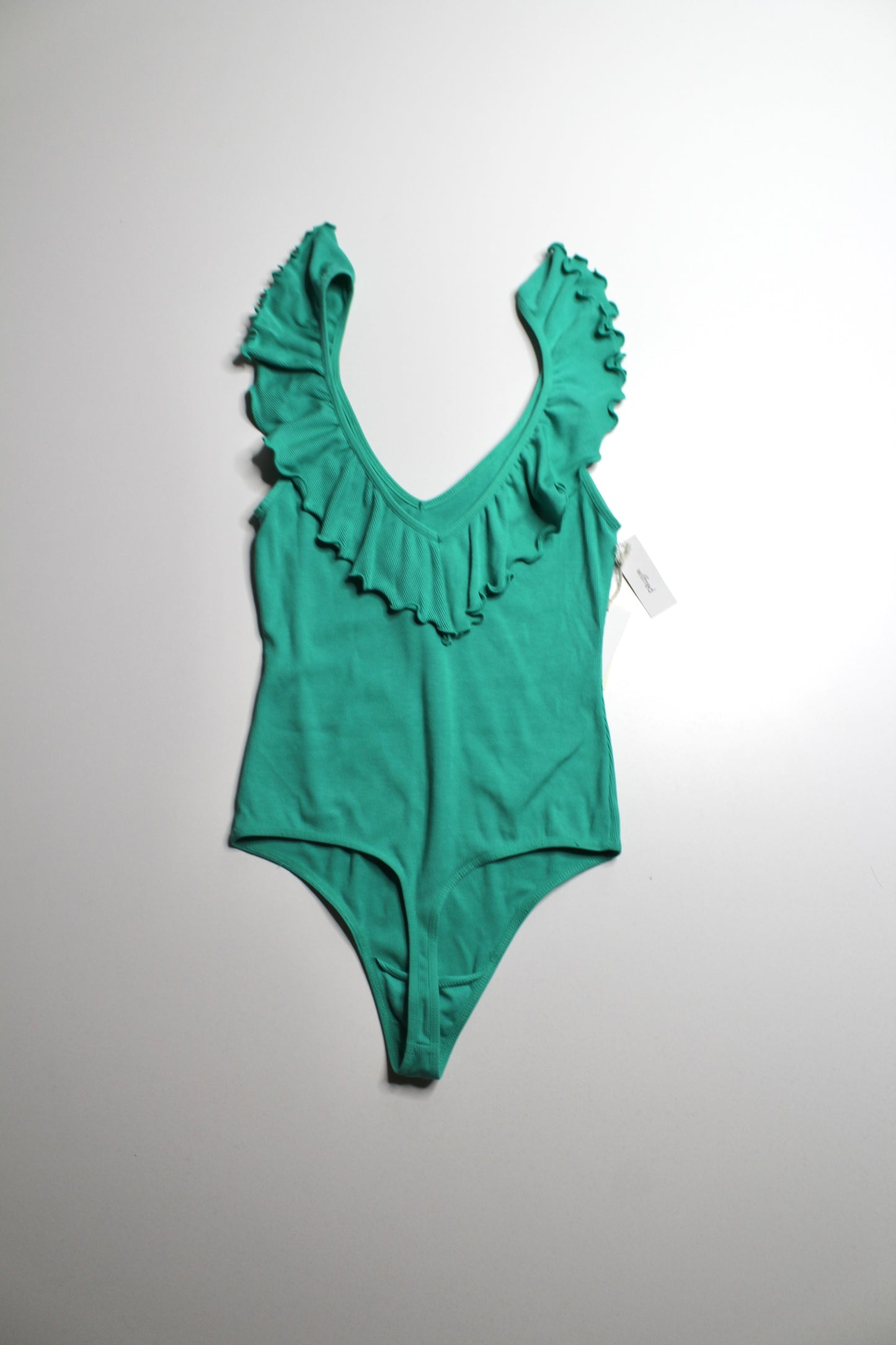 Aritzia Wilfred Irish moss ribbed ‘danette’ ruffle bodysuit, size medium
