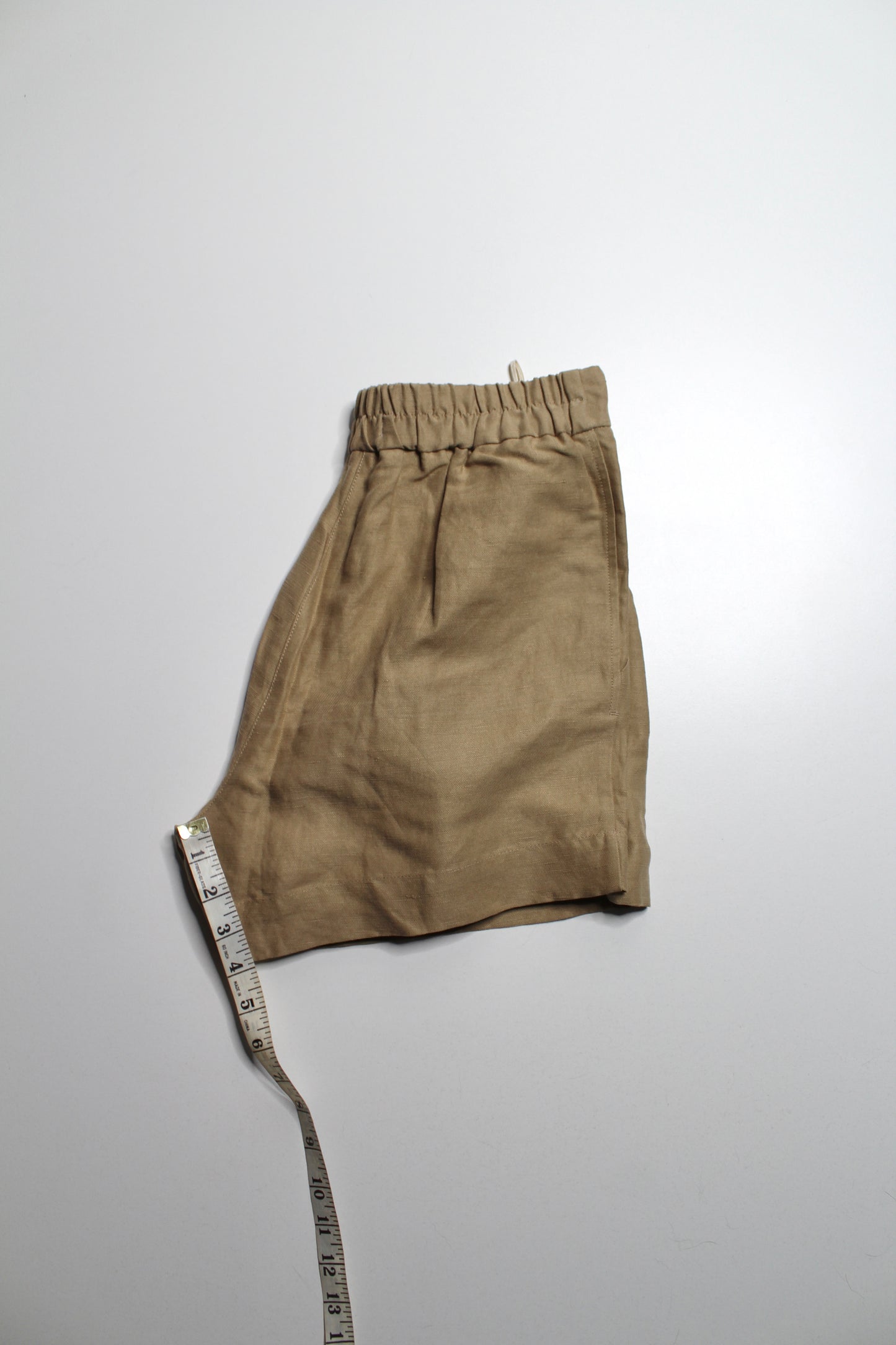Aritzia Wilfred tan linen shorts, size 4