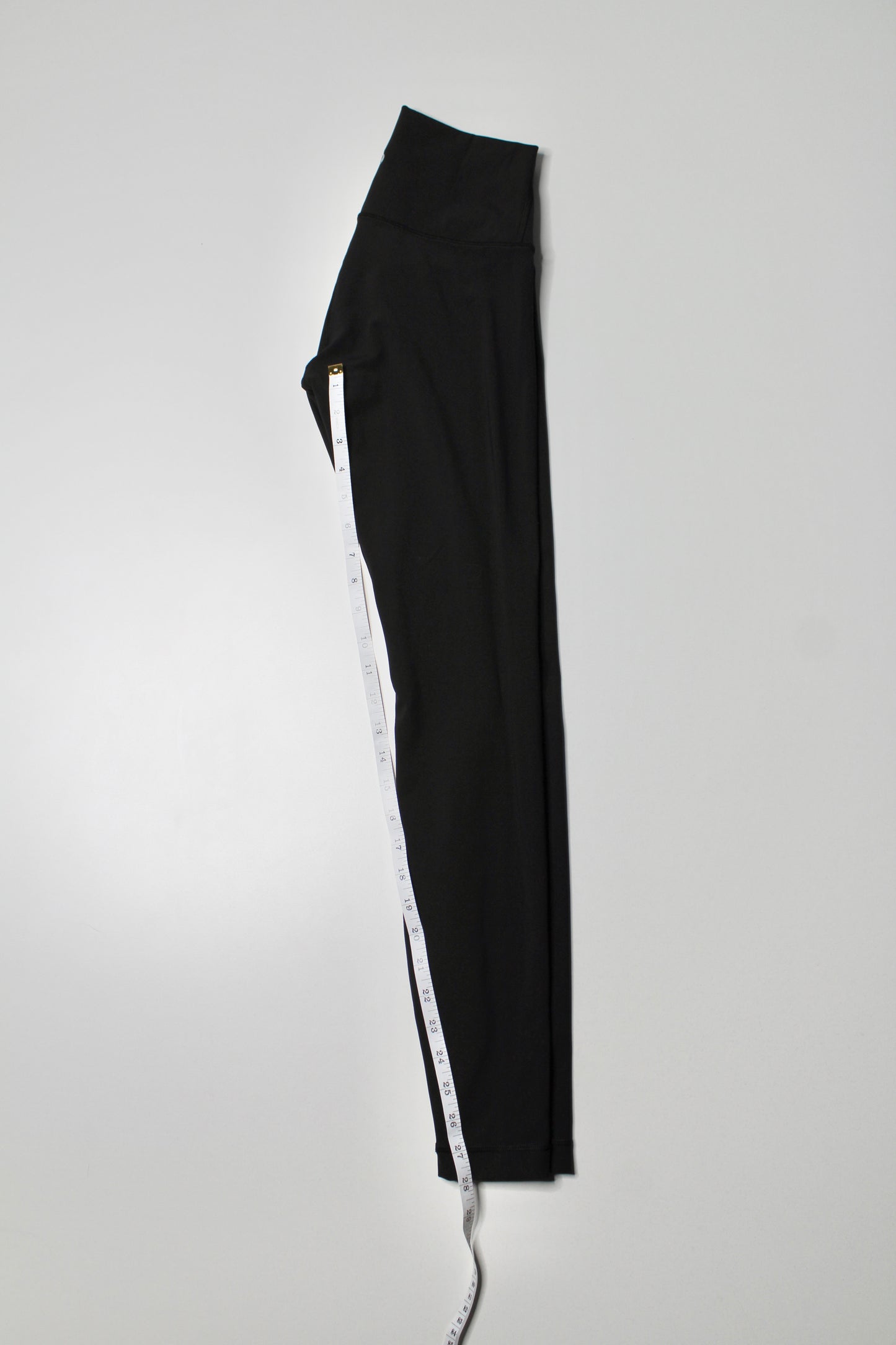 Lululemon black ‘wunder under’ high rise legging, size 4 (28”) *full on luxtreme