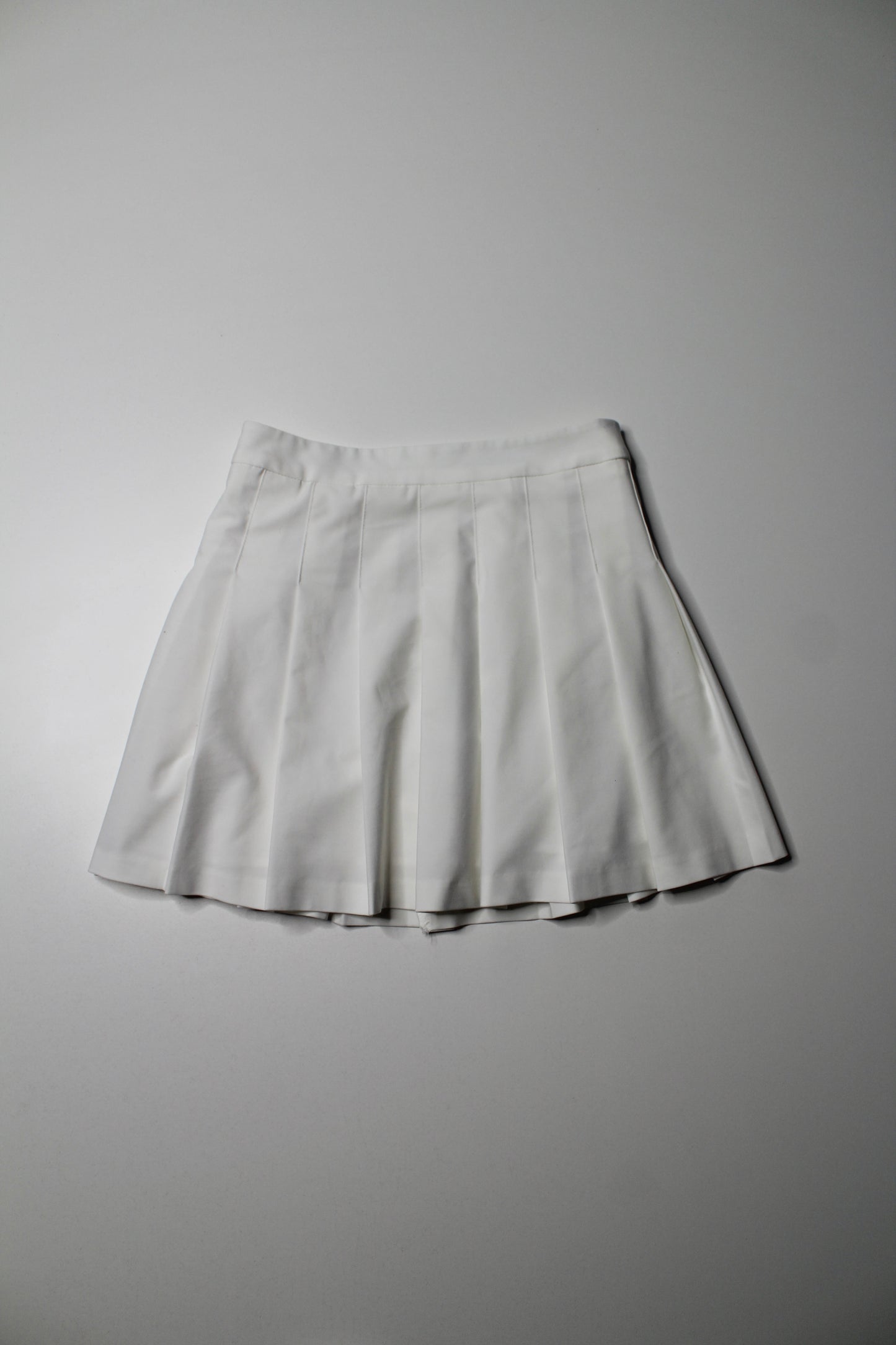 Aritzia Sunday Best white pleated skirt, size 4