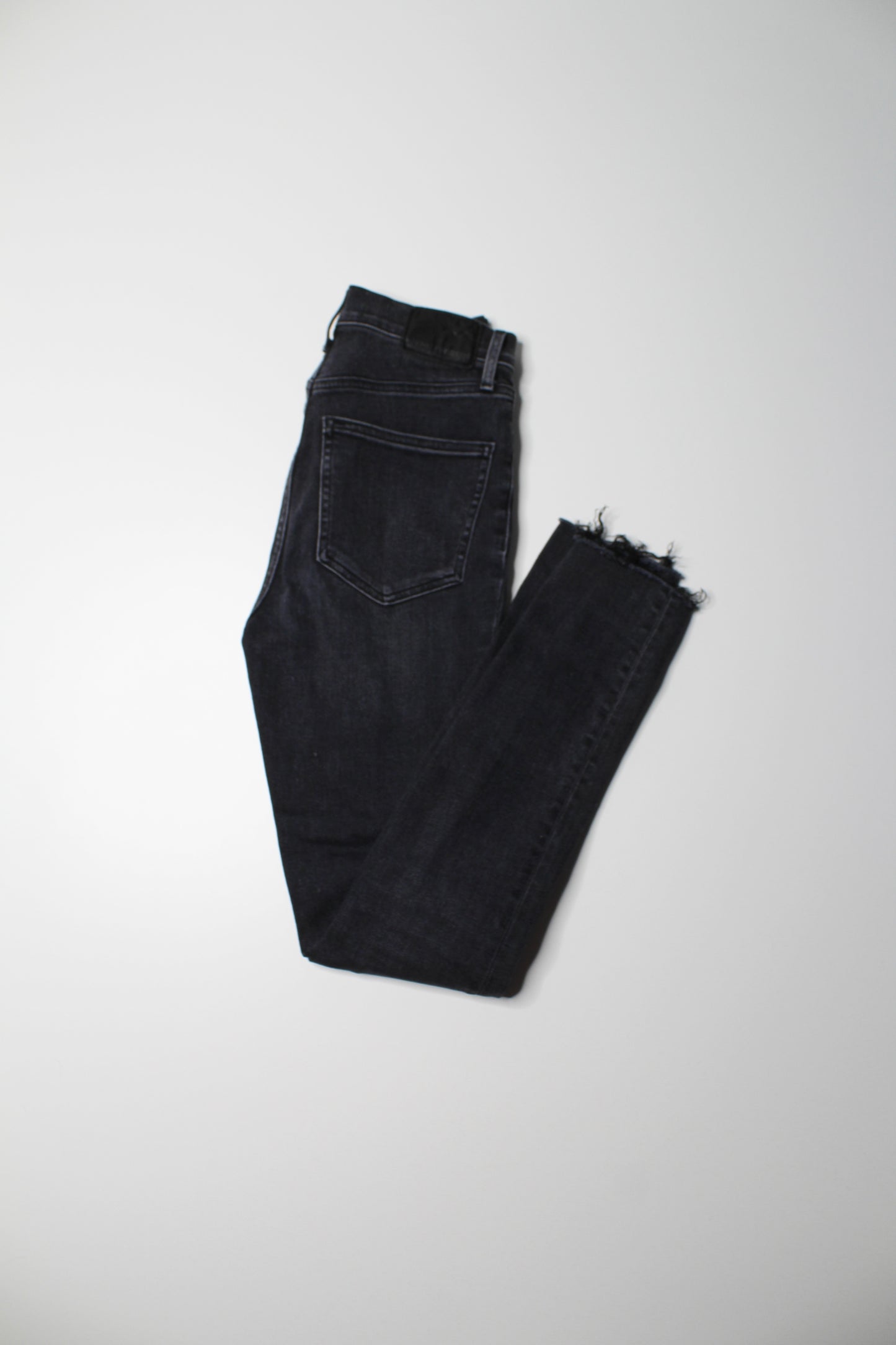 Aritzia Denim Forum dark wash ‘Yoko high rise slim’ jeans, size 26