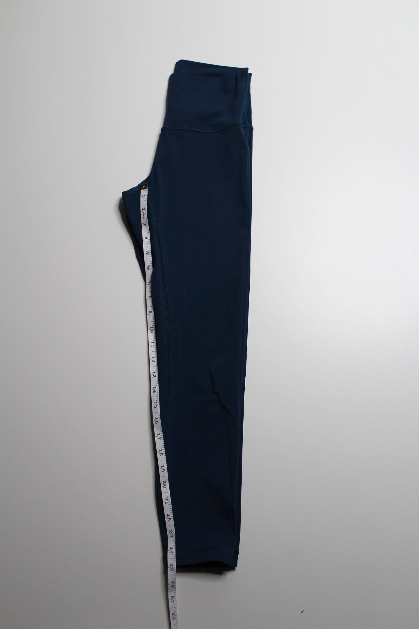 Lululemon turquoise ‘wunder under’ leggings, size 6 (25”)