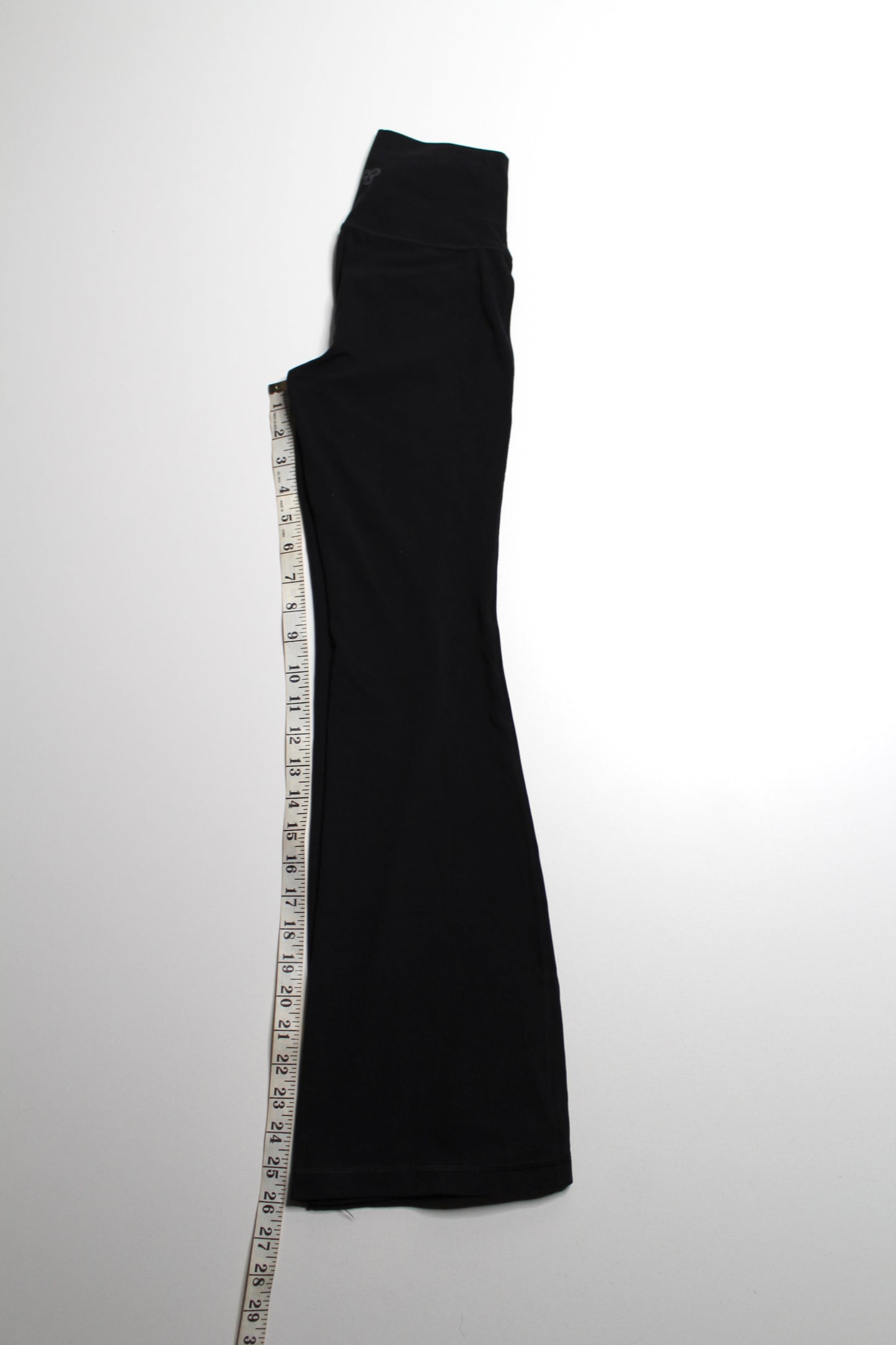 Aritzia TNA action hi-rise black flared pant, size xs (26”)