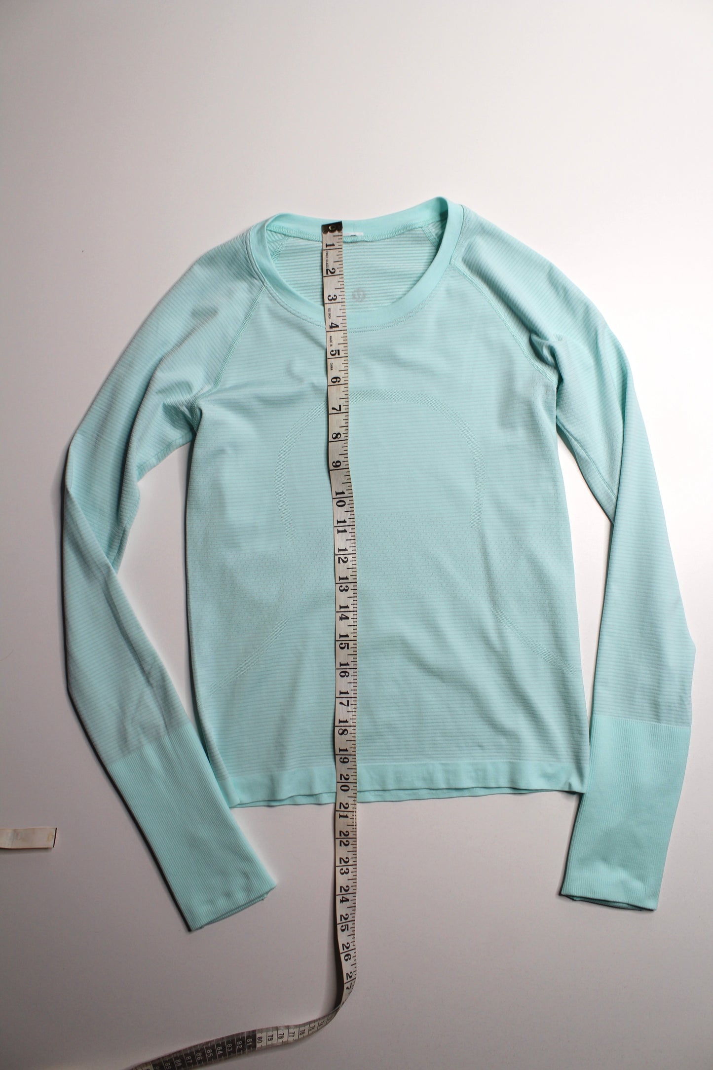 Lululemon ‘swiftly tech’ long sleeve, size 4 *waist length