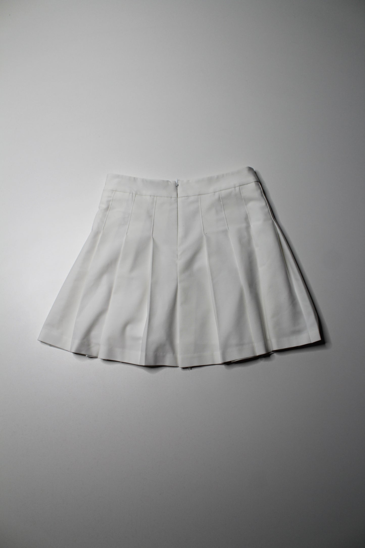 Aritzia Sunday Best white pleated skirt, size 4