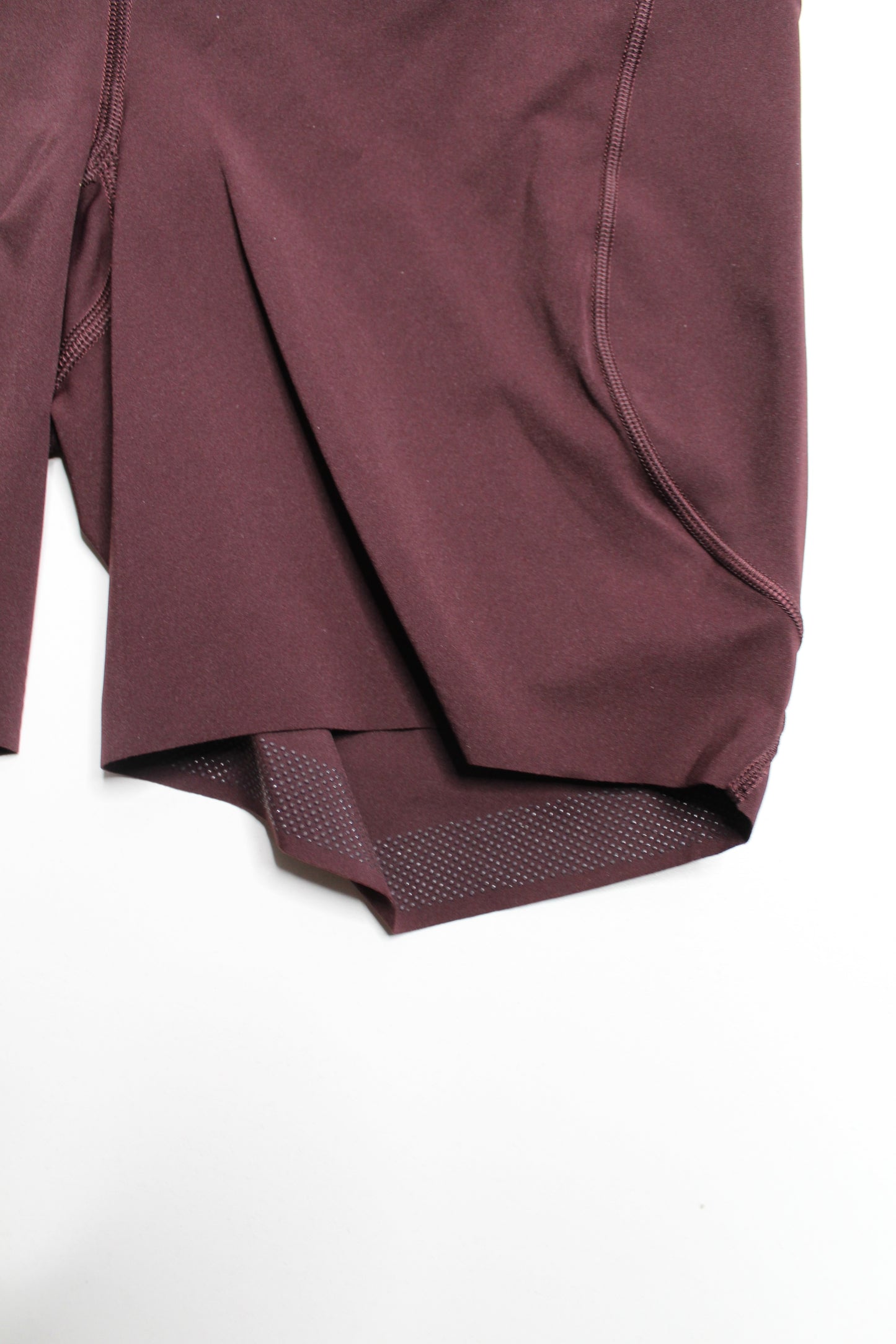 Lululemon good night plum ‘Fast and Free’ High-Rise shorts, size 8 (6”)