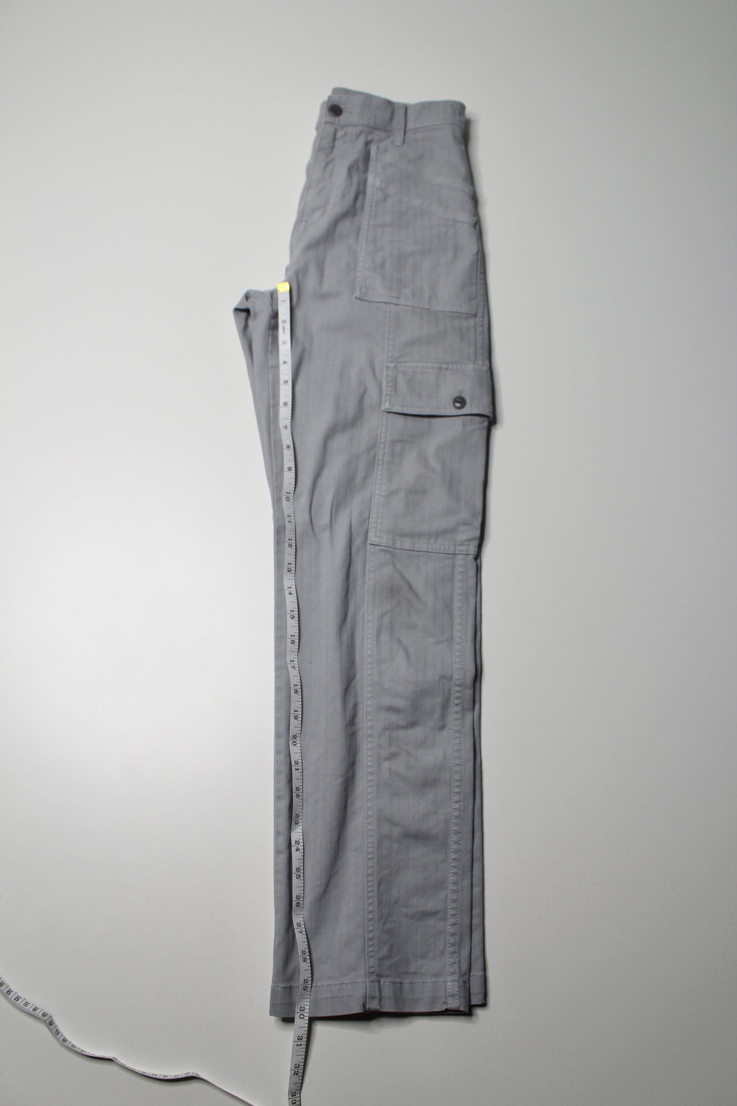 Madewell light grey ‘90s cargo straight leg pant, size 26 (additional 50% off at checkout)