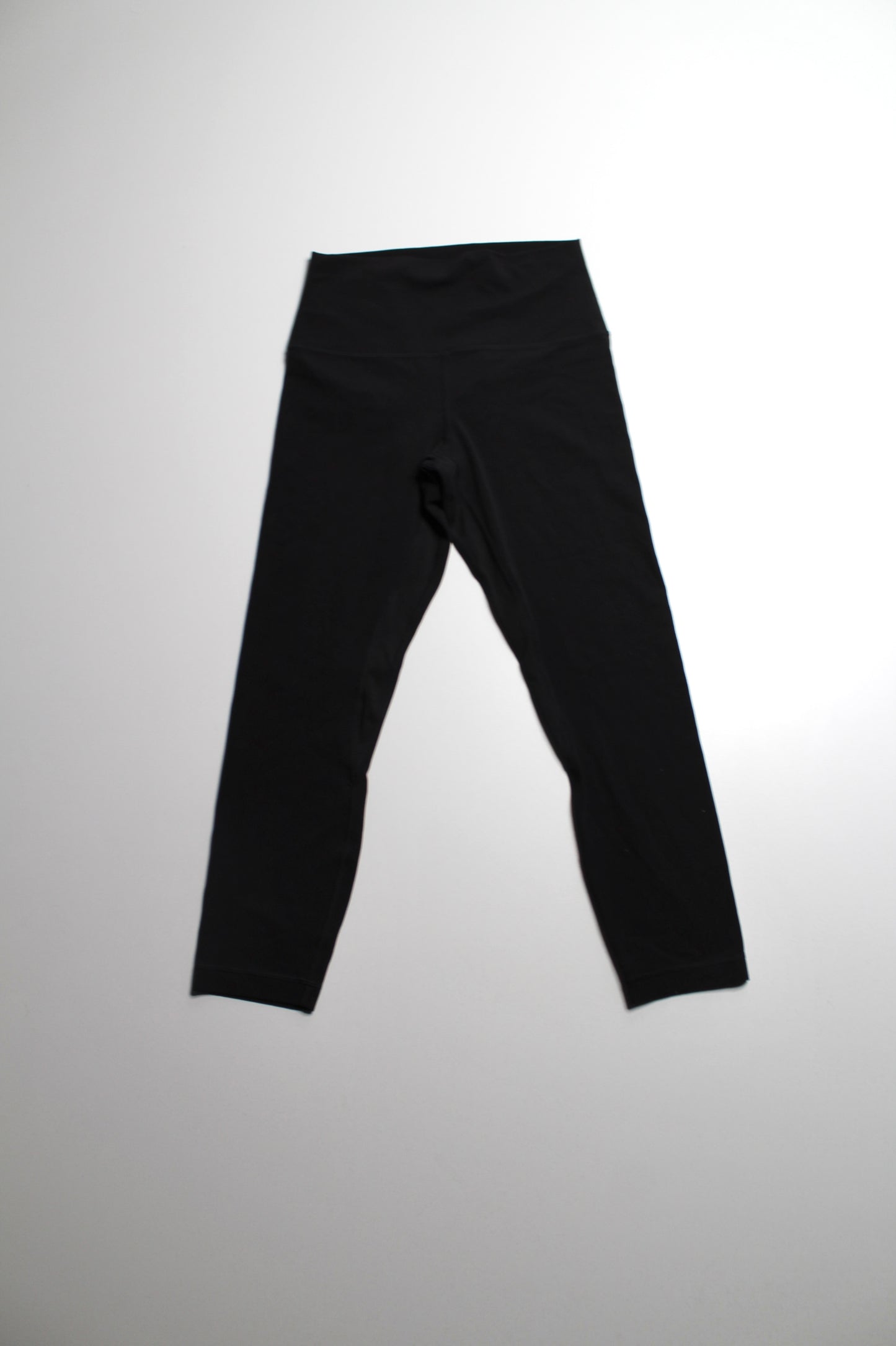 Lululemon black ‘align’ crop legging, size 6 (23”)