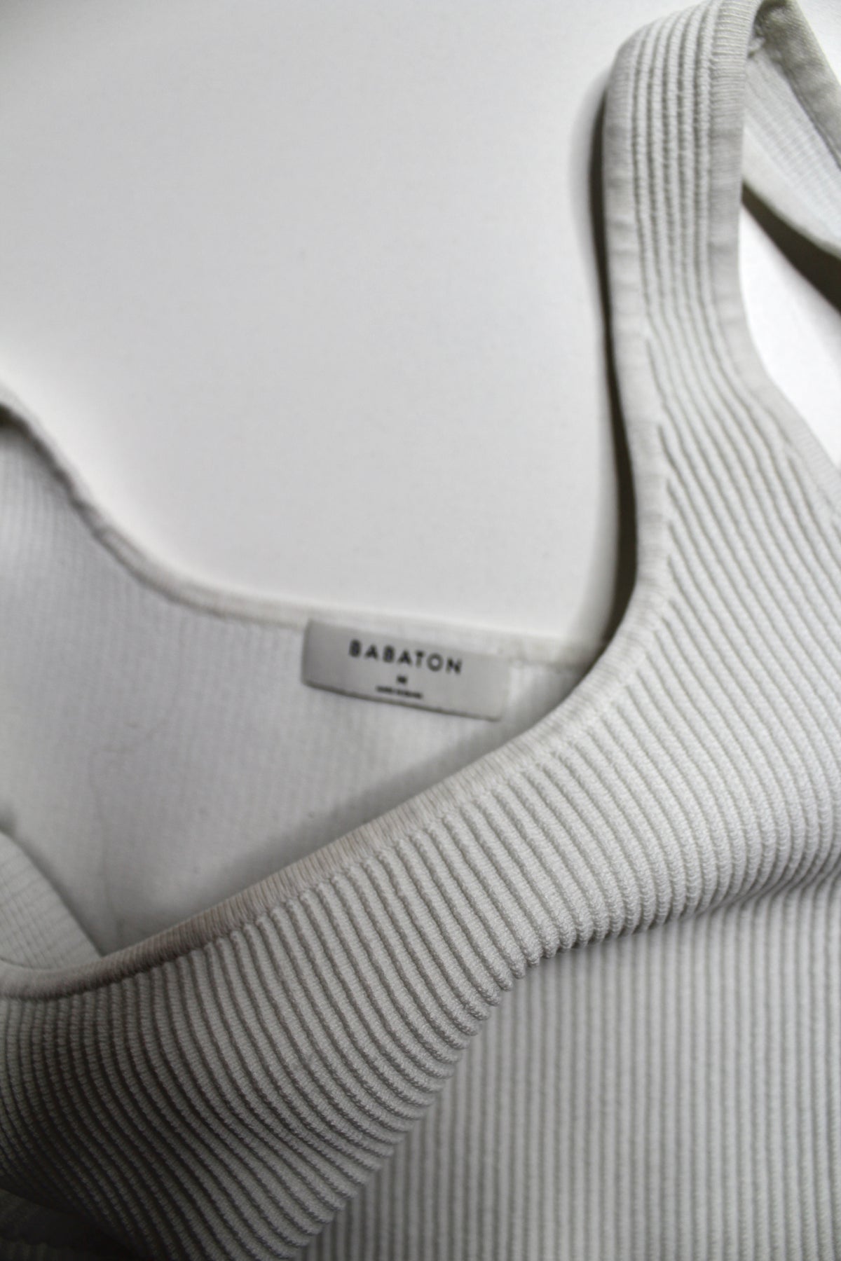 Aritzia Babaton white ribbed cropped sculpt tank, size medium