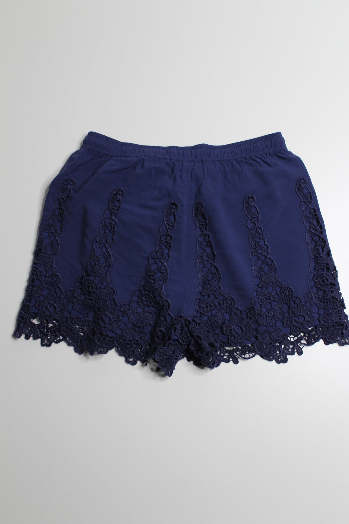 Anthropologie Elevenses blue scallop lace trim shorts, size xs (loose fit)