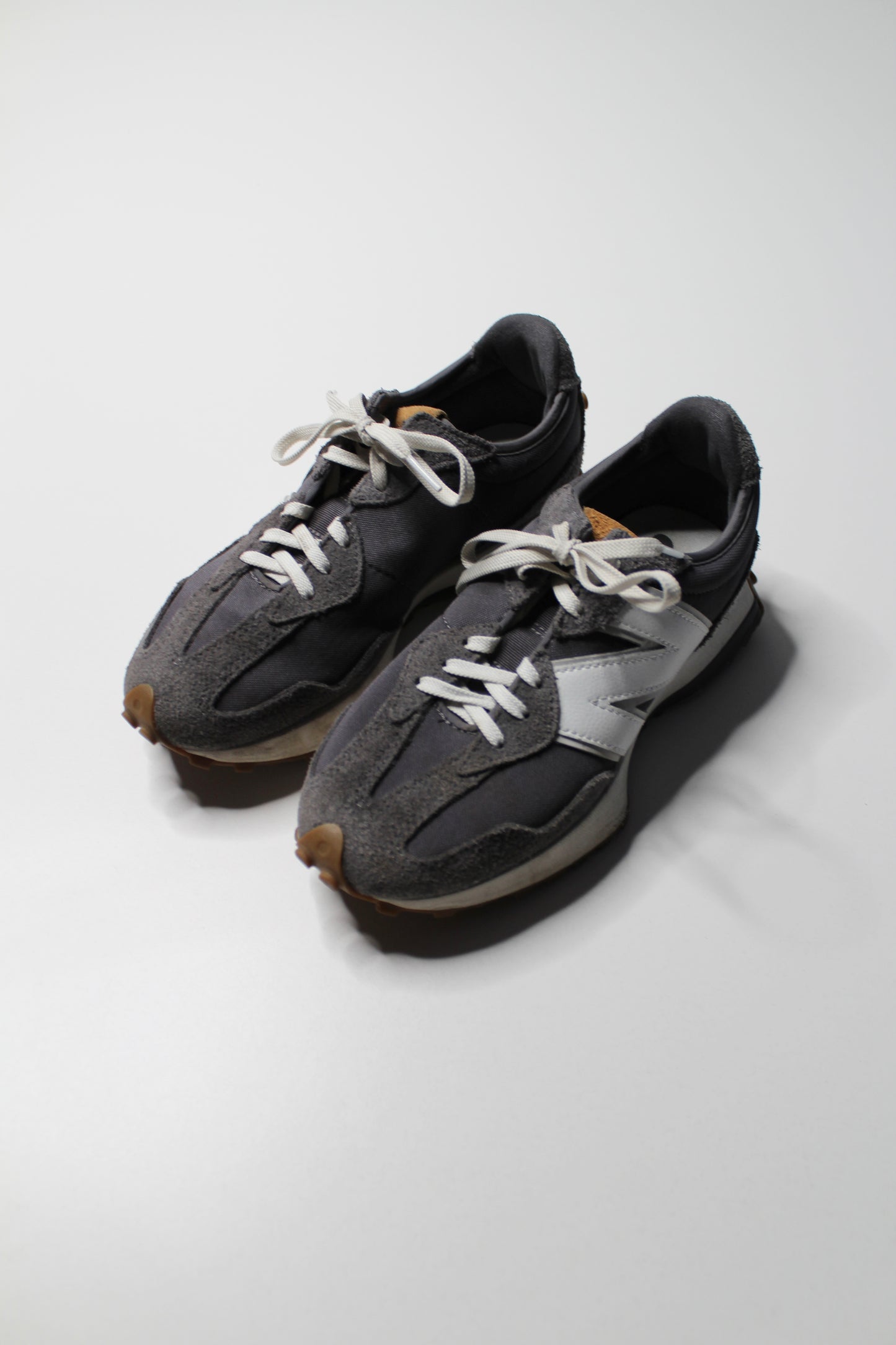 New Balance 327 running shoe, size 7.5