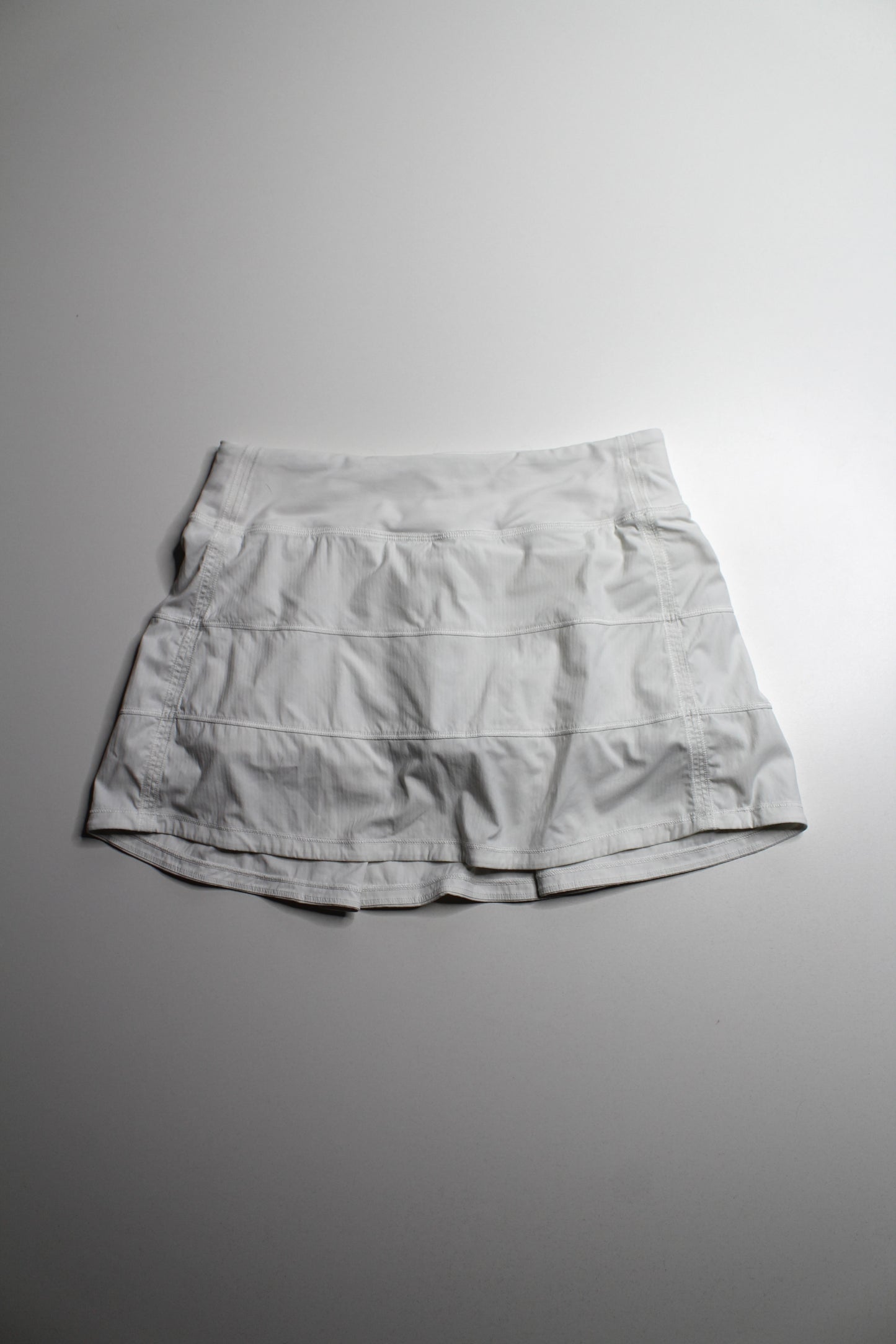Lululemon white ‘pace rival’ skirt, size 4 *regular length