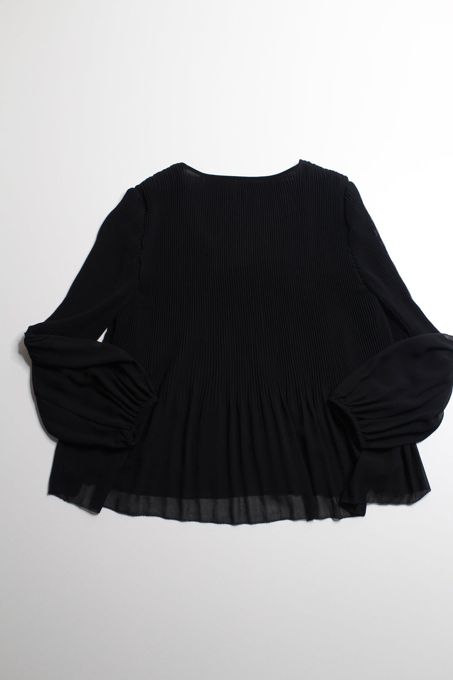 Aritzia wilfred black daydreamer v neck blouse, size xxs (loose fit)