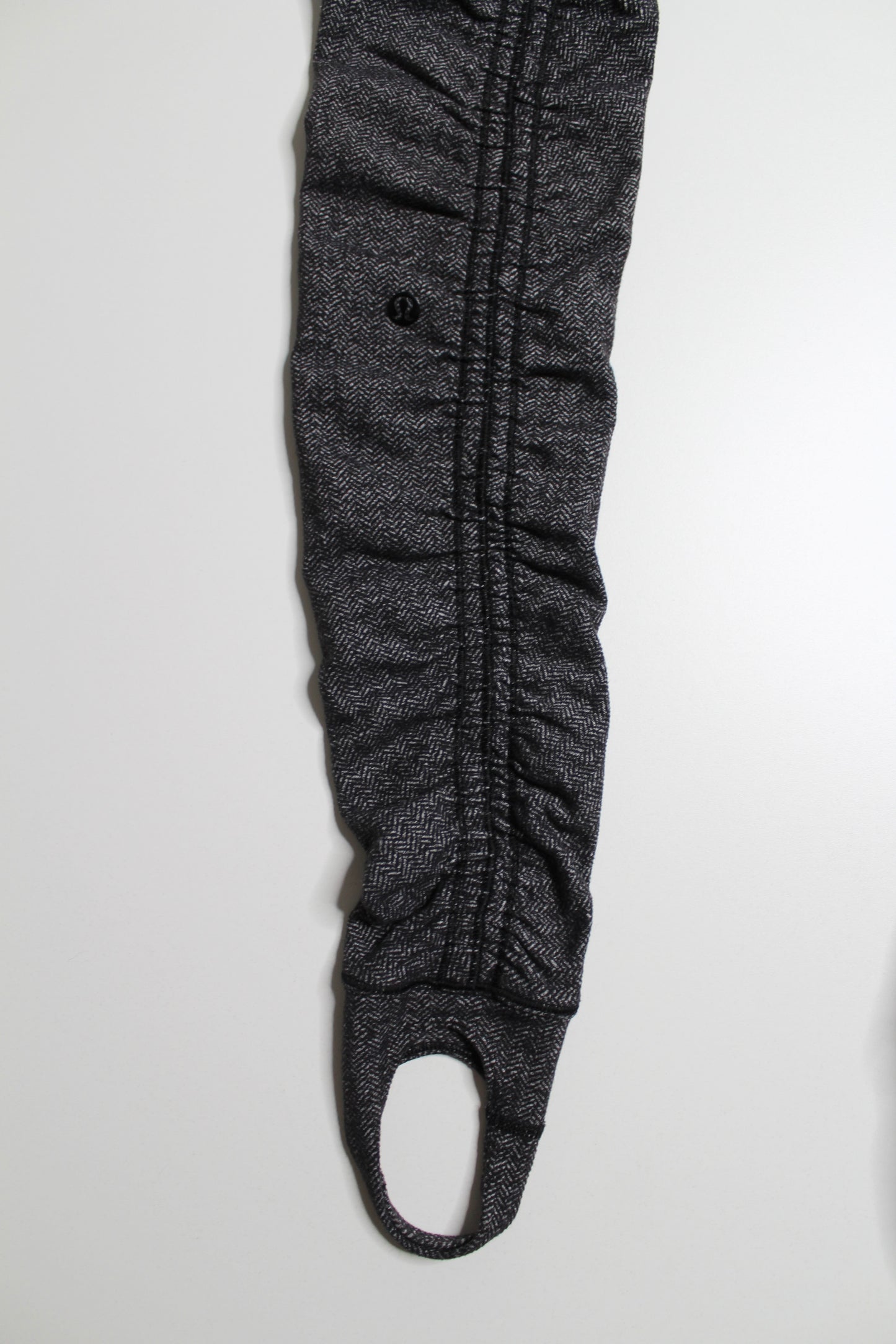 Lululemon grey/black high rise stirrup wunder under leggings, size 4 *special edition (price reduced: was $58)