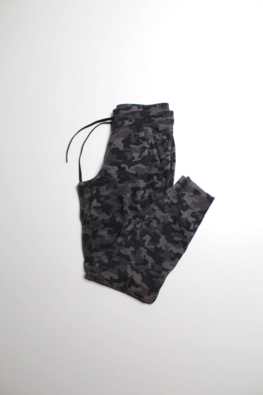 Lululemon heritage camo jacquard black lunar rock 'ready to rulu' jogger, size 6 (28.5")