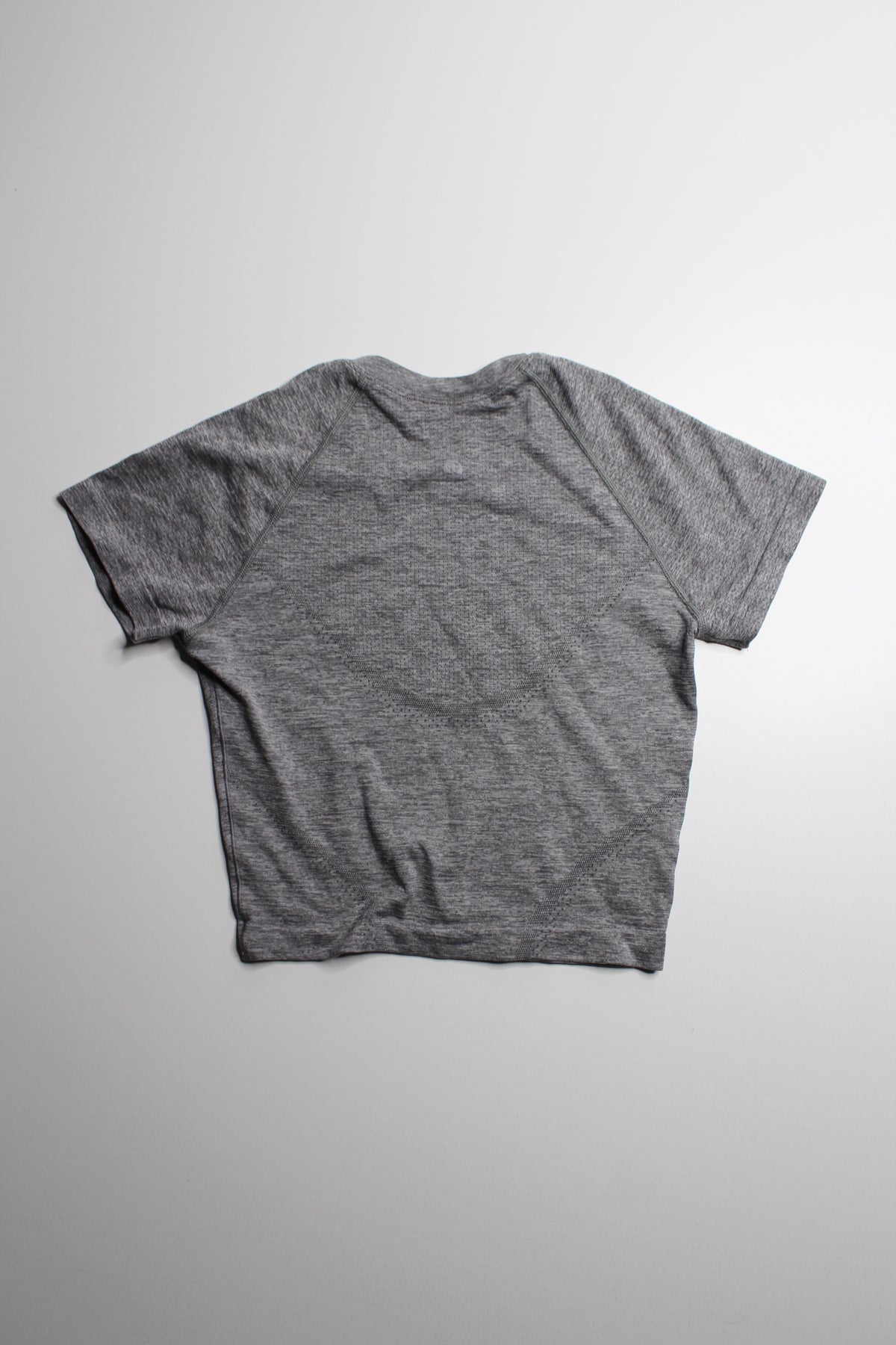 Lululemon grey cropped swiftly short sleeve, size 4