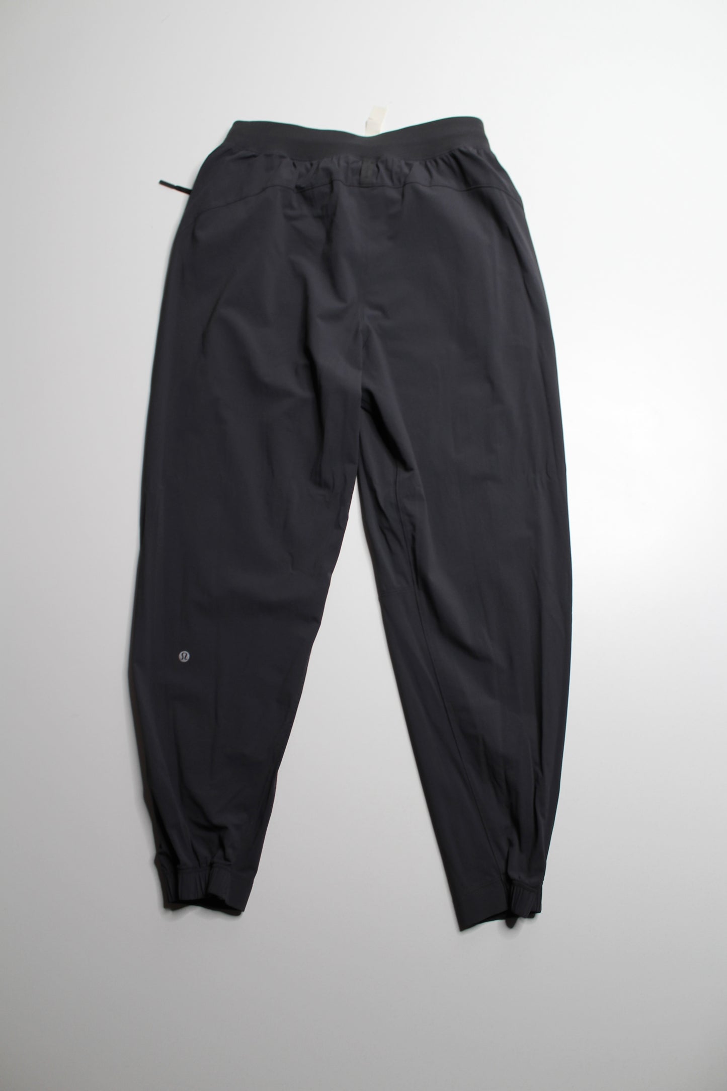 Lululemon graphite grey ‘licence to train’ jogger, size 8