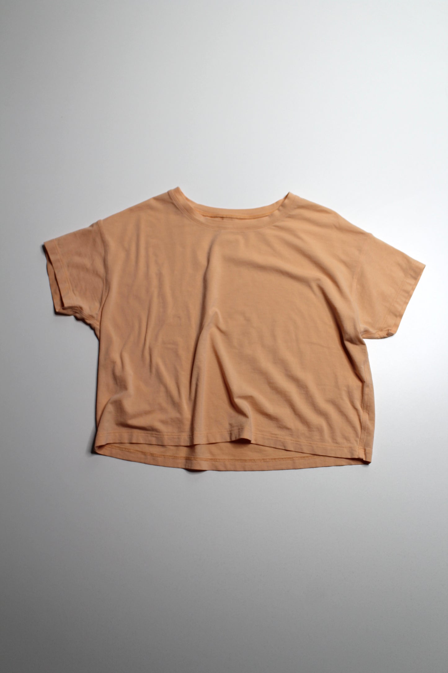 Lululemon cates t shirt, no size. Fits like 4 (relaxed fit)