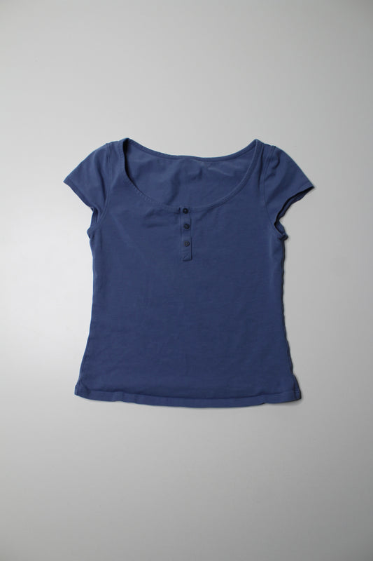 Lululemon blue ‘cap sleeve henley’ t shirt, no size. Fits like 4